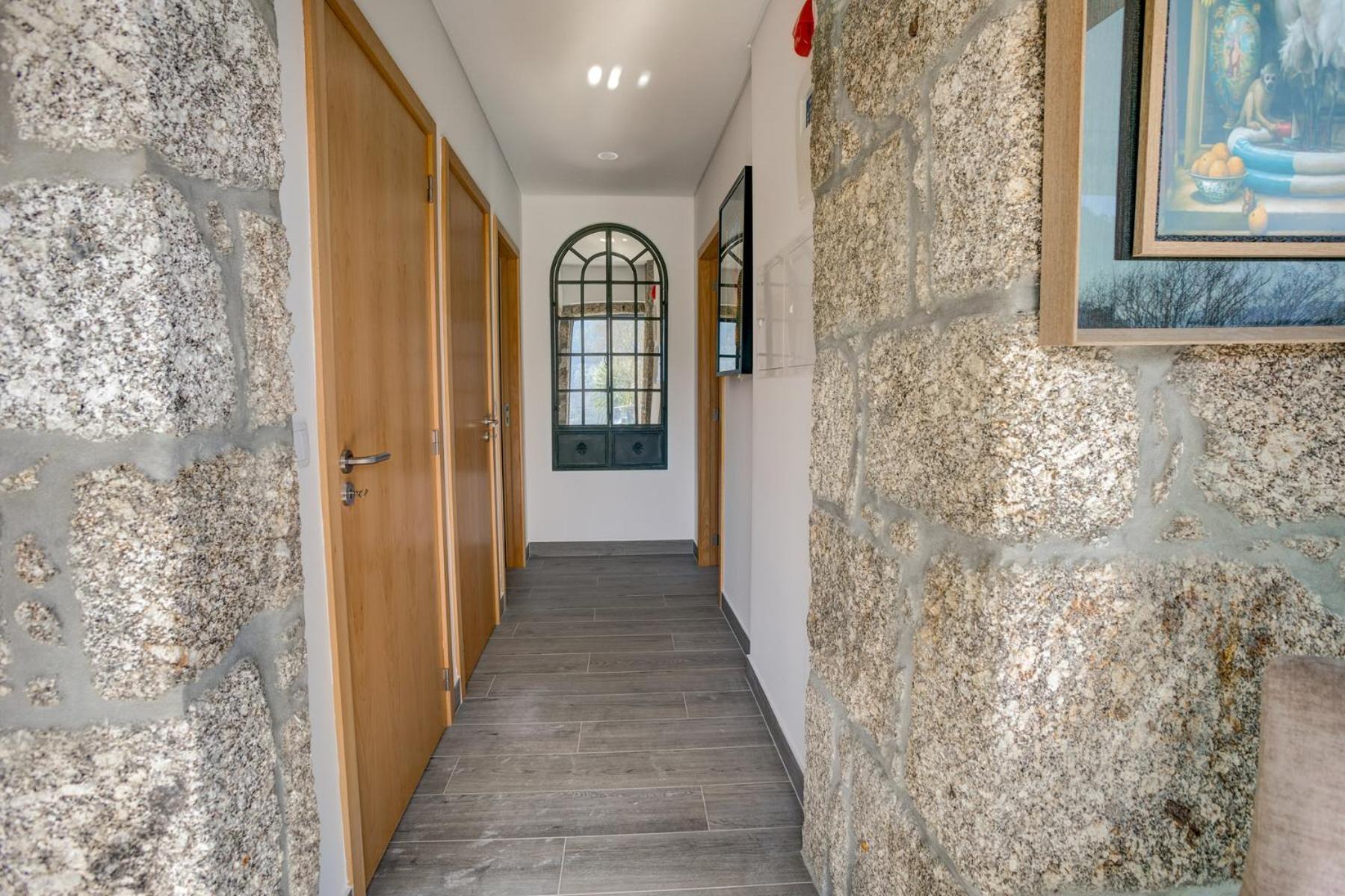 Casas de Tourim view 3