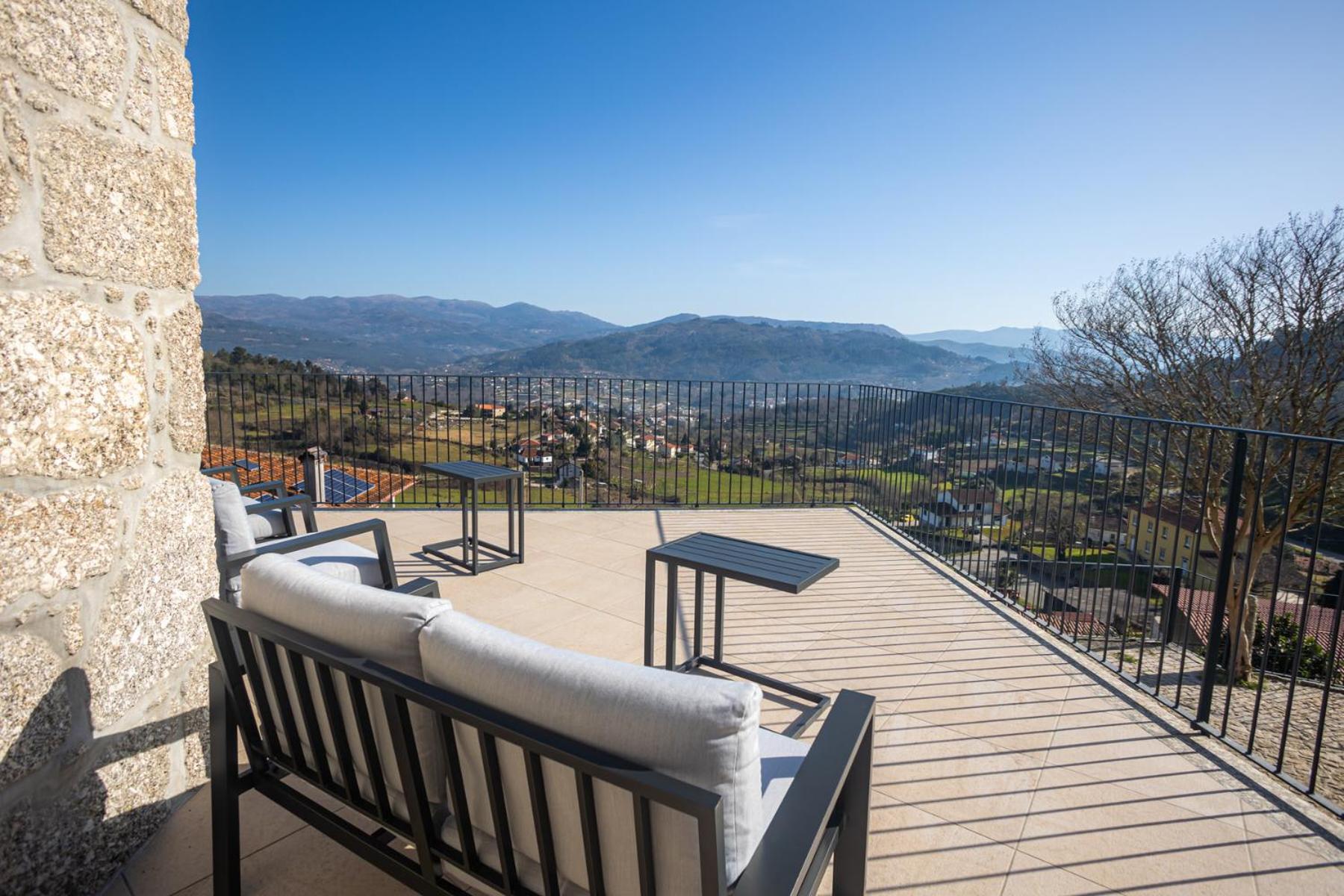 Casas de Tourim view 5