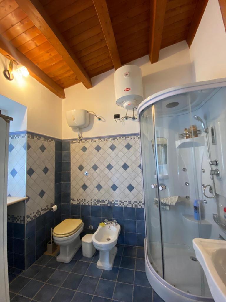 Mare e templi 2 en San Leone — bathroom
