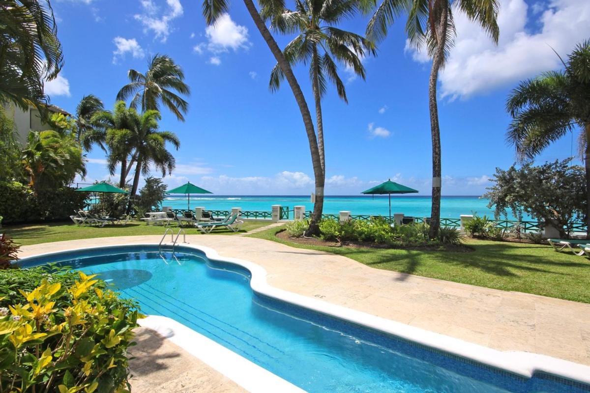 Casual Beachfront Studio with Pool apts by Bluescape