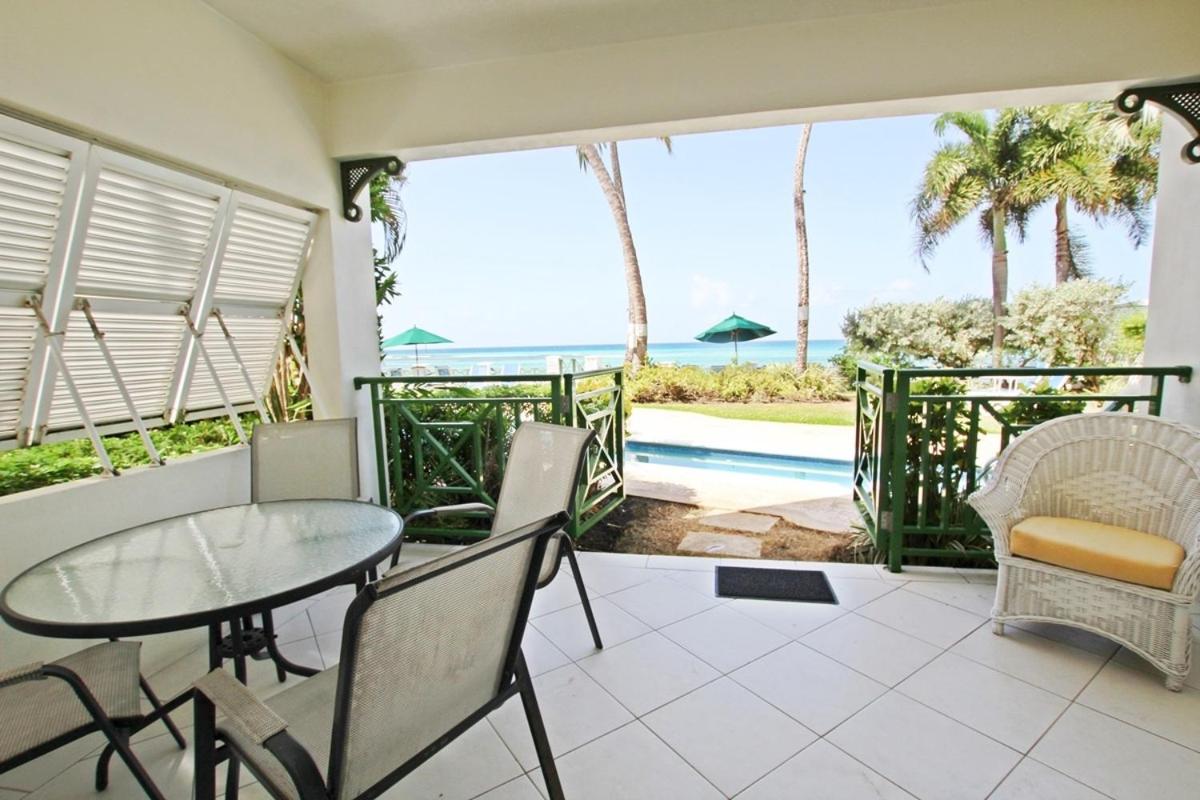 Casual Beachfront Studio with Pool apts by Bluescape