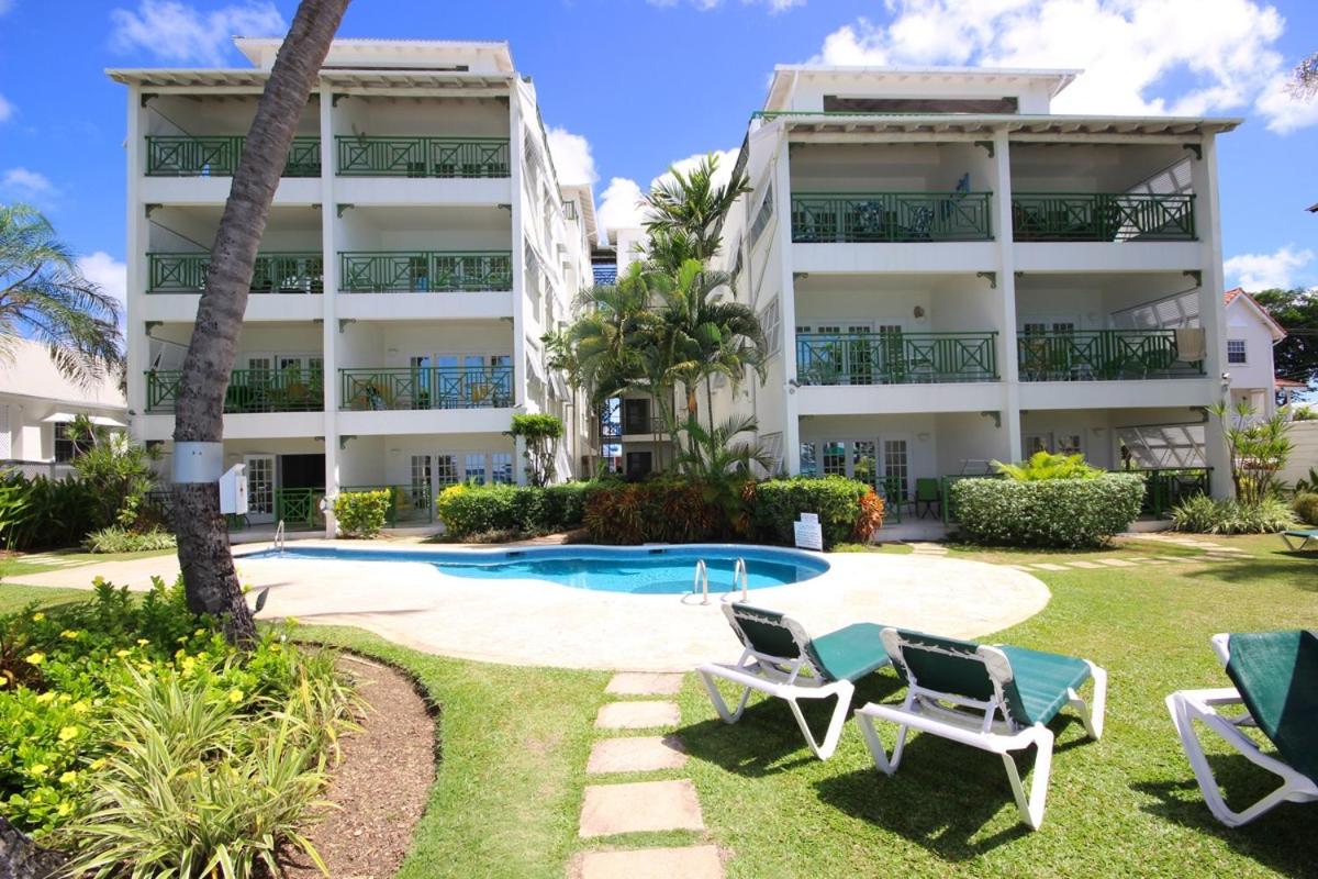 Casual Beachfront Studio with Pool apts by Bluescape