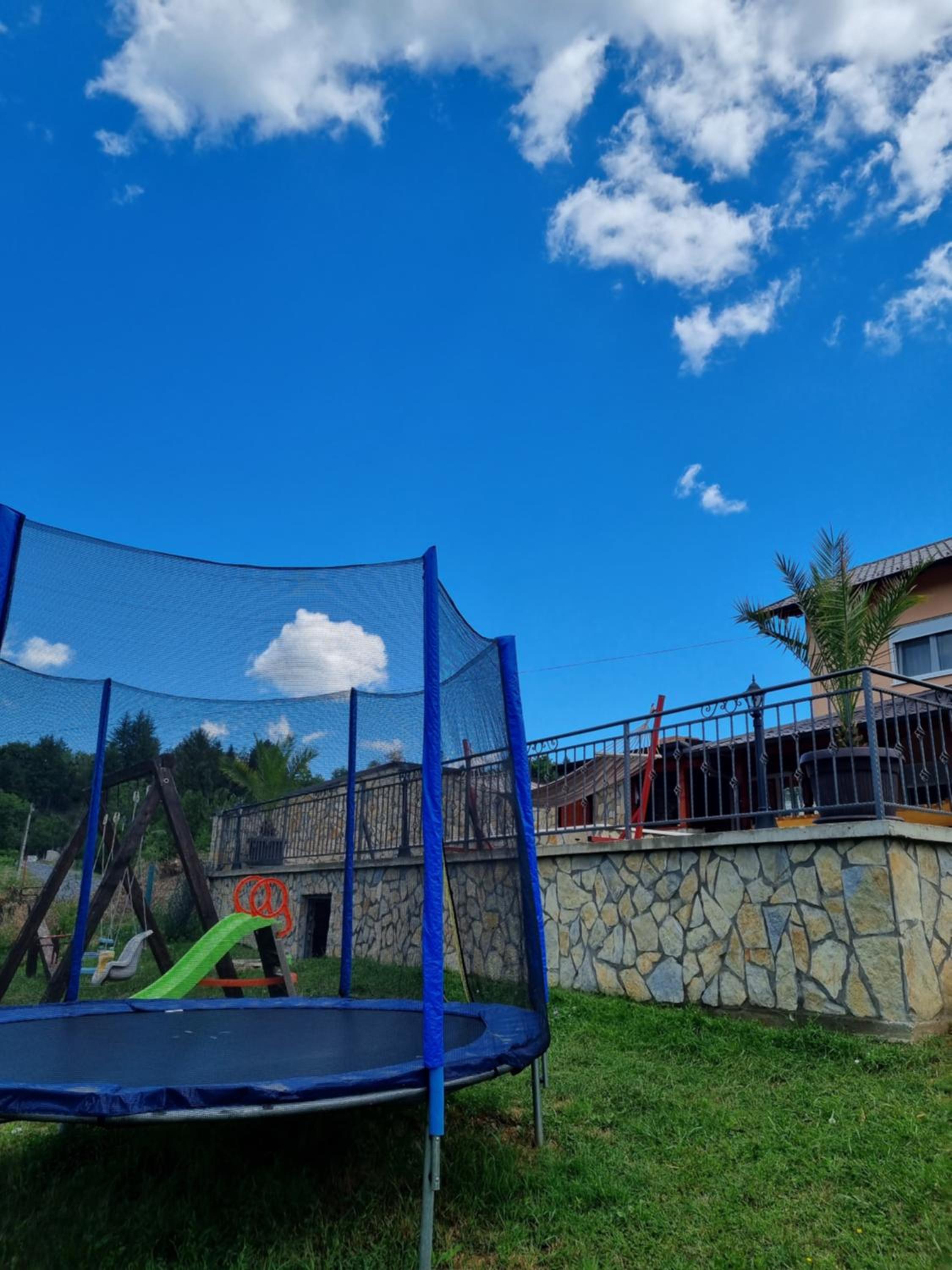Pogled Vrdnik view 2