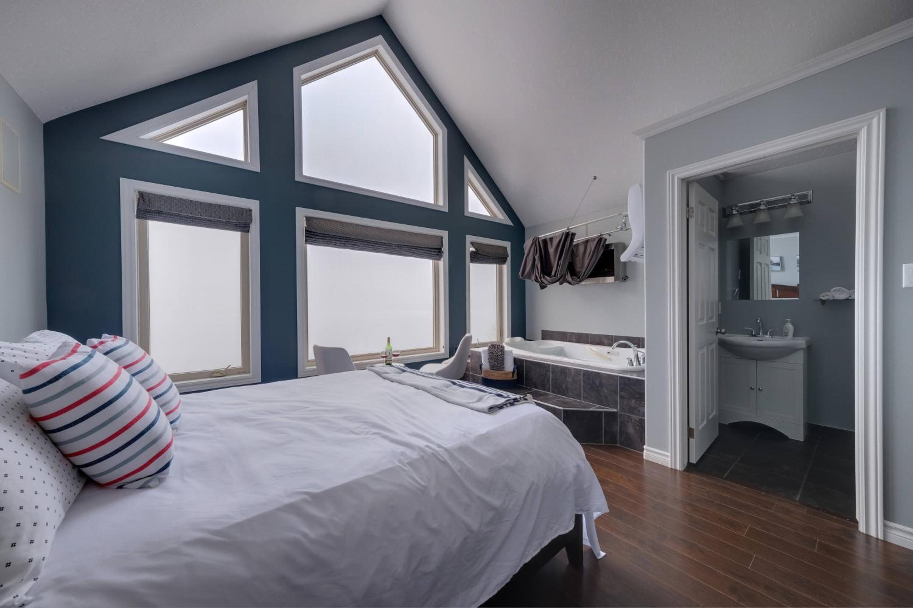 Coastal Lookout Suites
