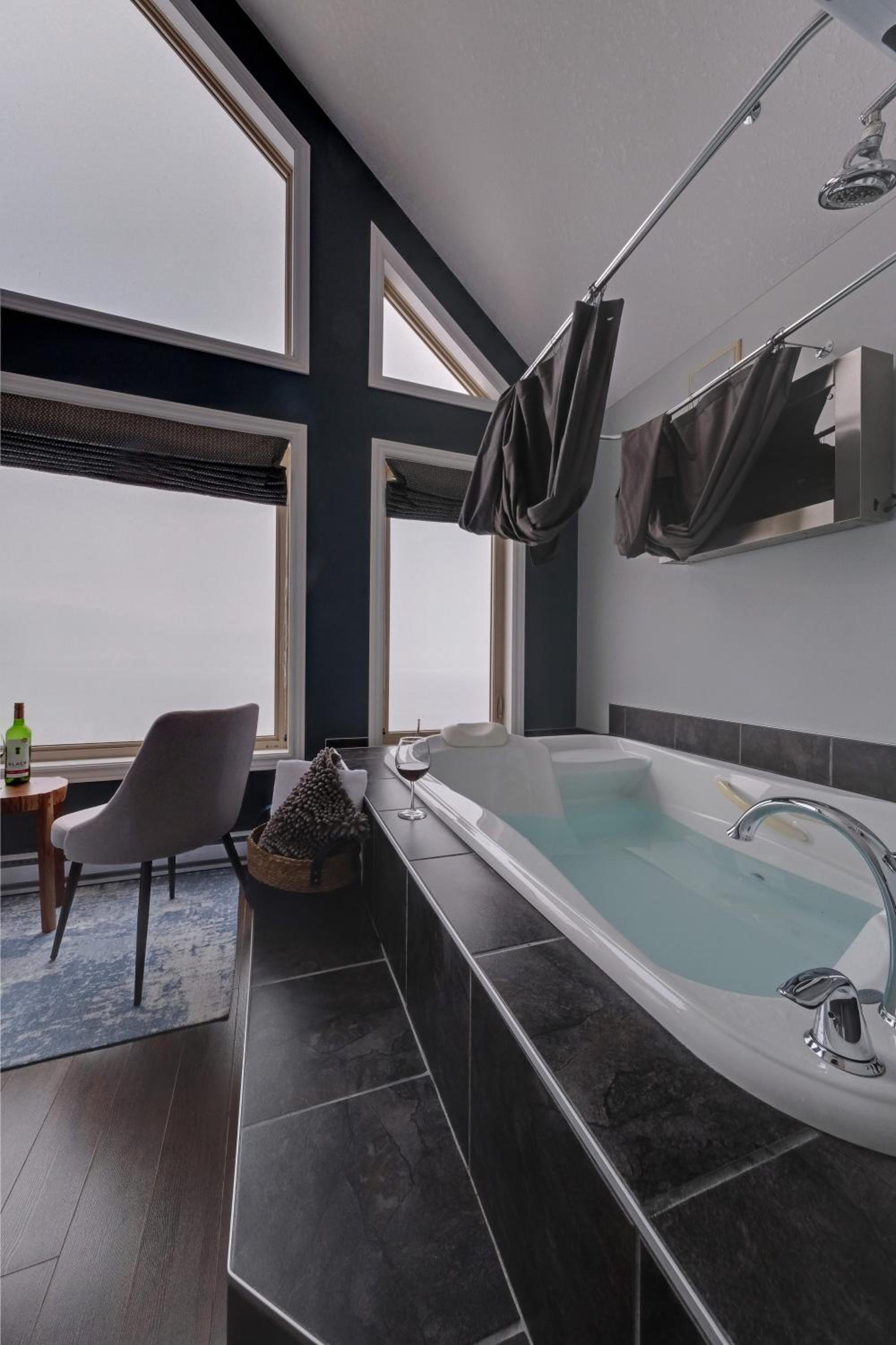 Coastal Lookout Suites