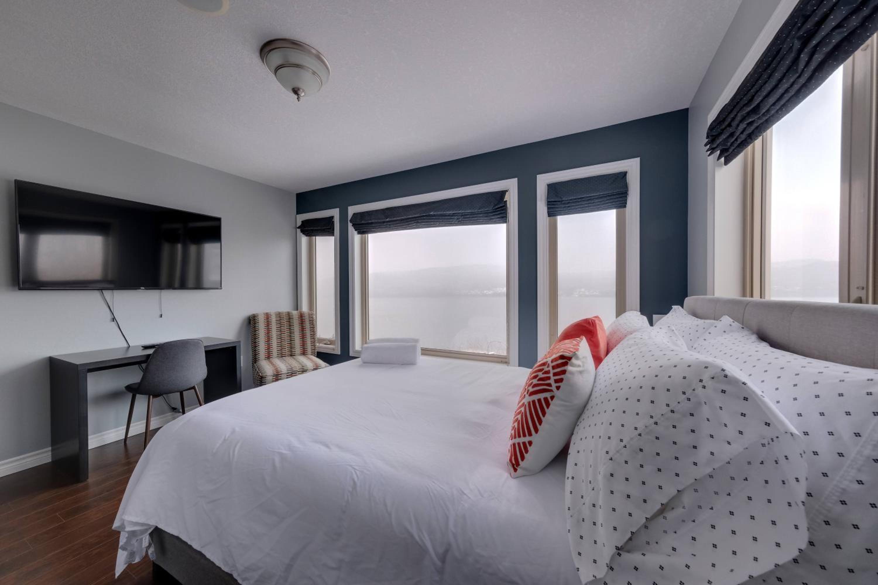 Coastal Lookout Suites