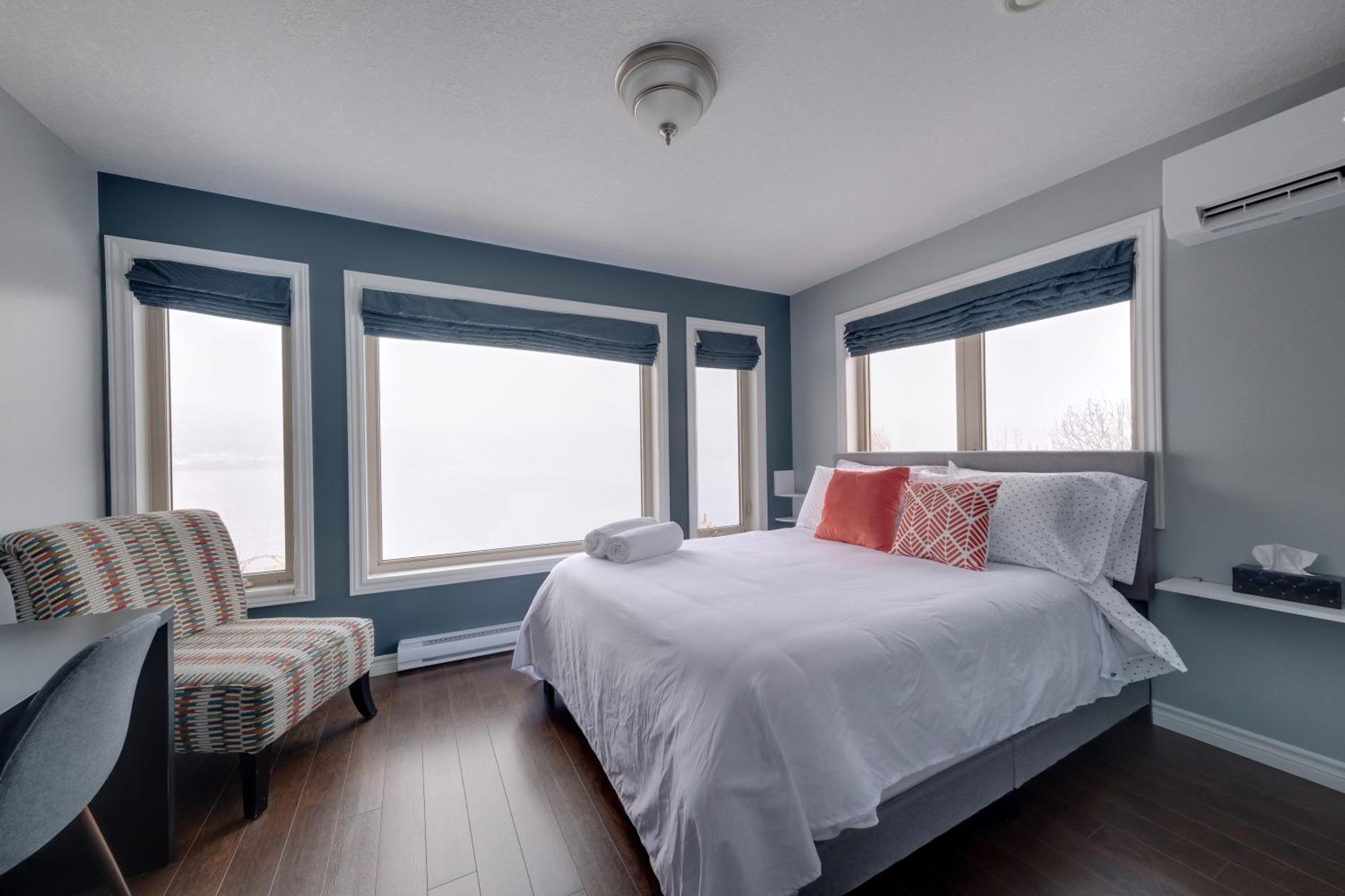 Coastal Lookout Suites