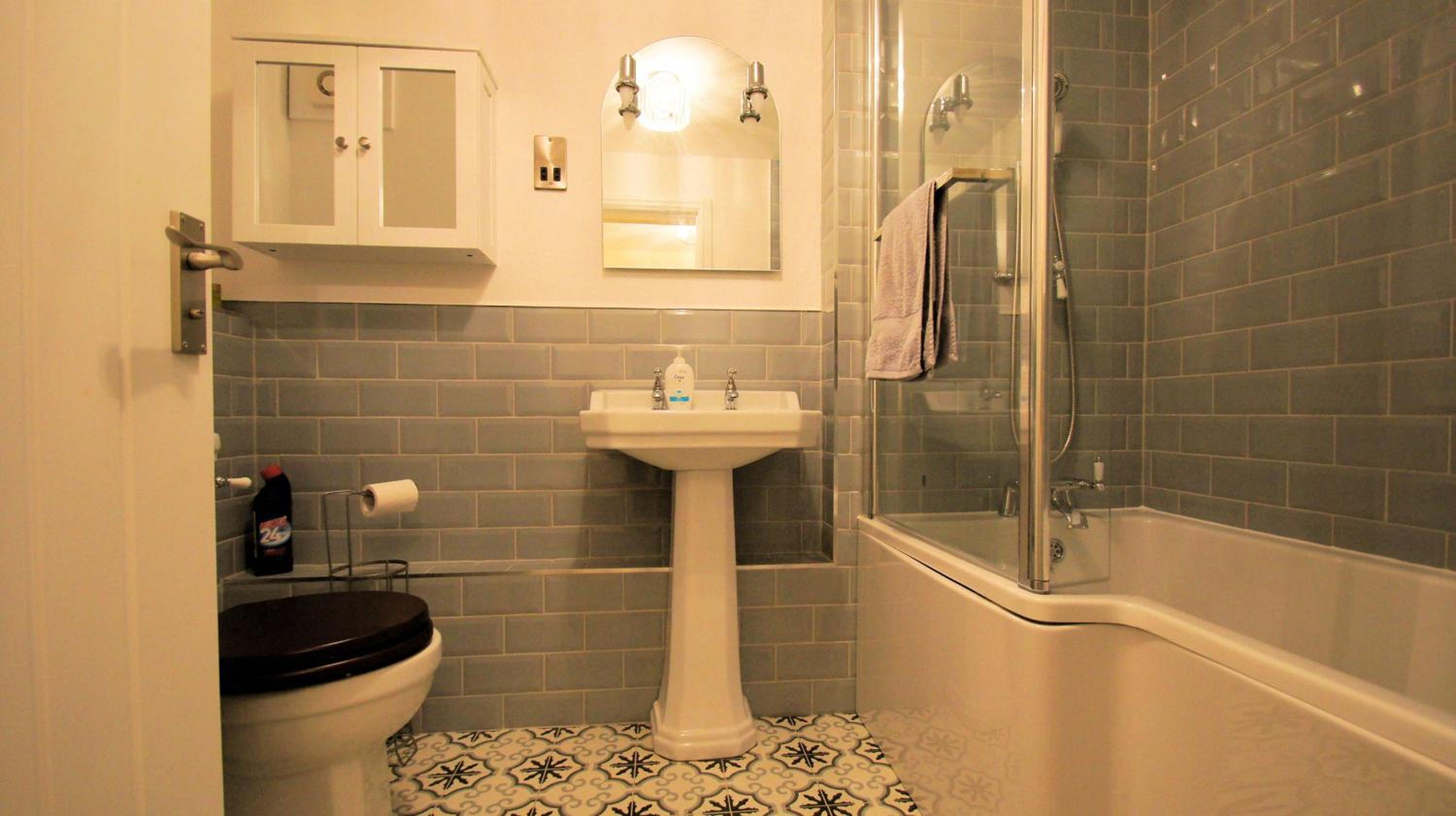 44 Guthrie Court, photo 15