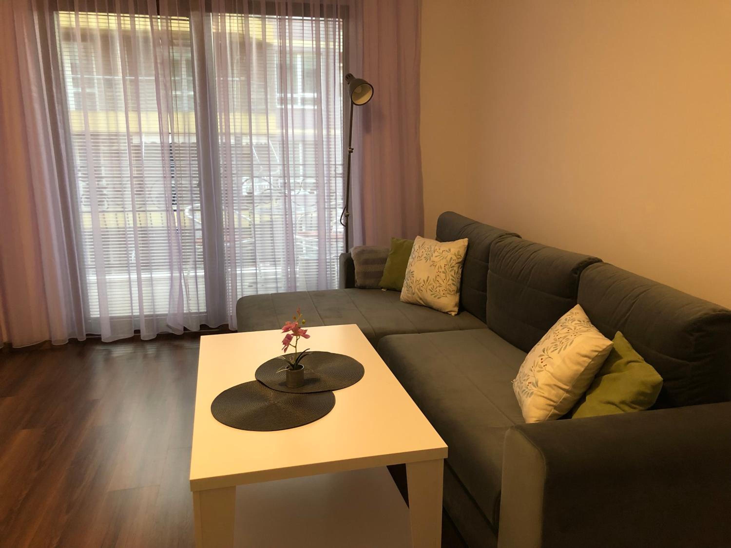 Purple Rose Apartment Valencia Gardens