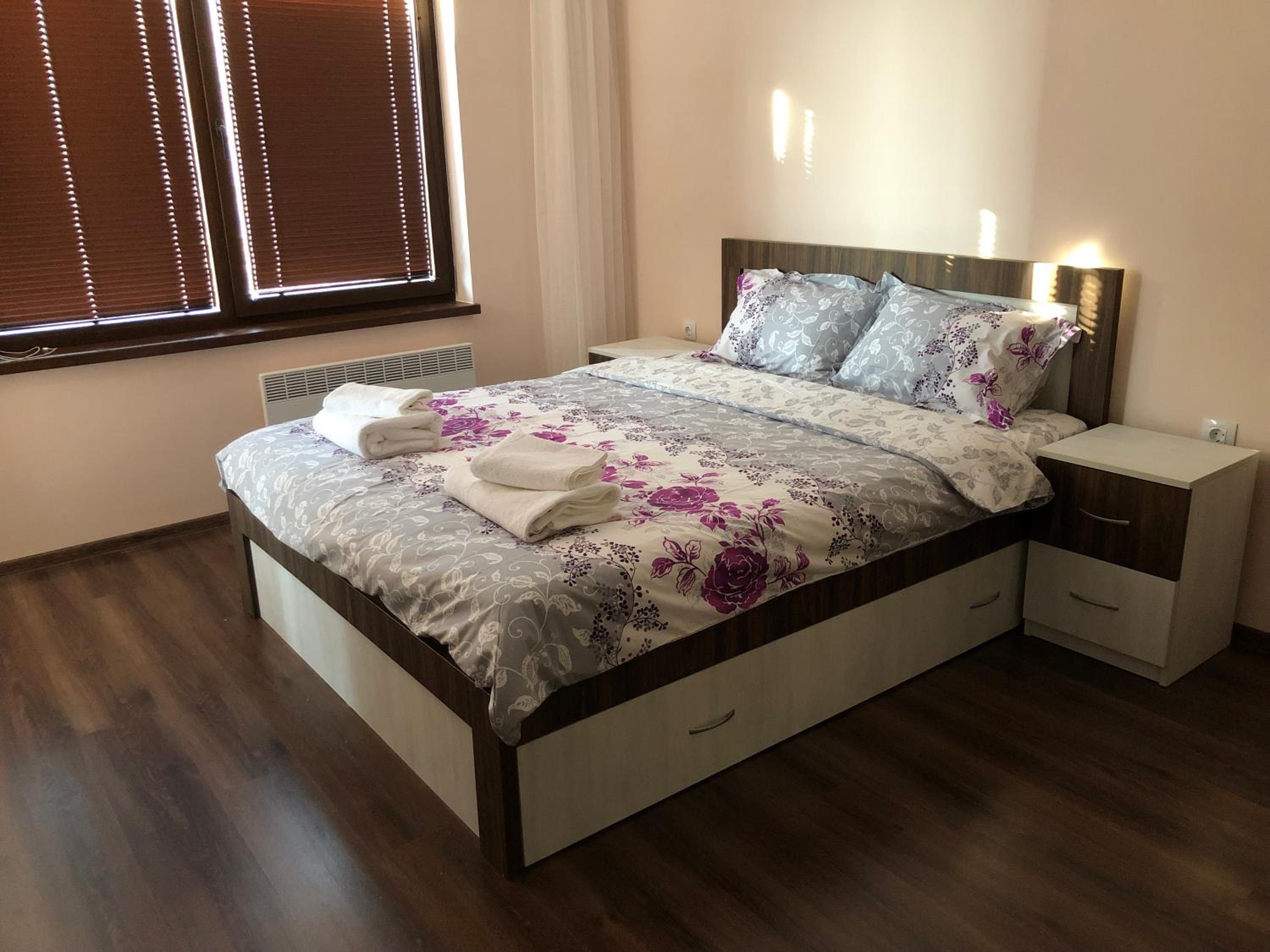 Purple Rose Apartment Valencia Gardens