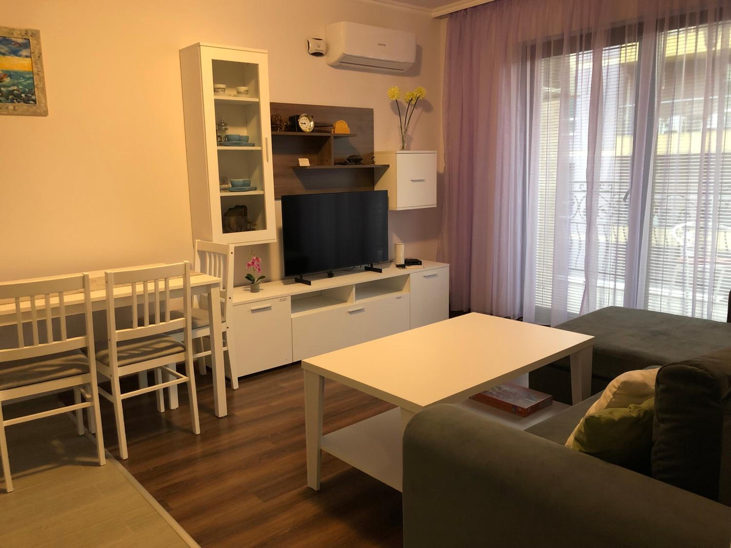 Purple Rose Apartment Valencia Gardens