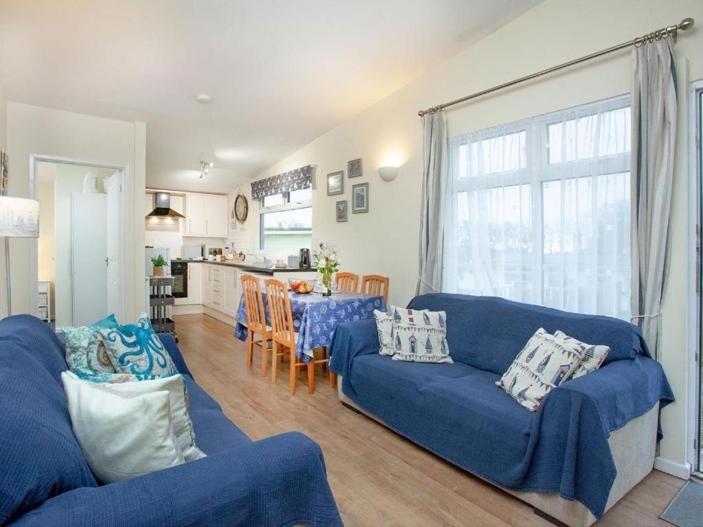 Sunnydaze-detached chalet with 2 bedrooms and 2 bathrooms and private parking outside door view 3