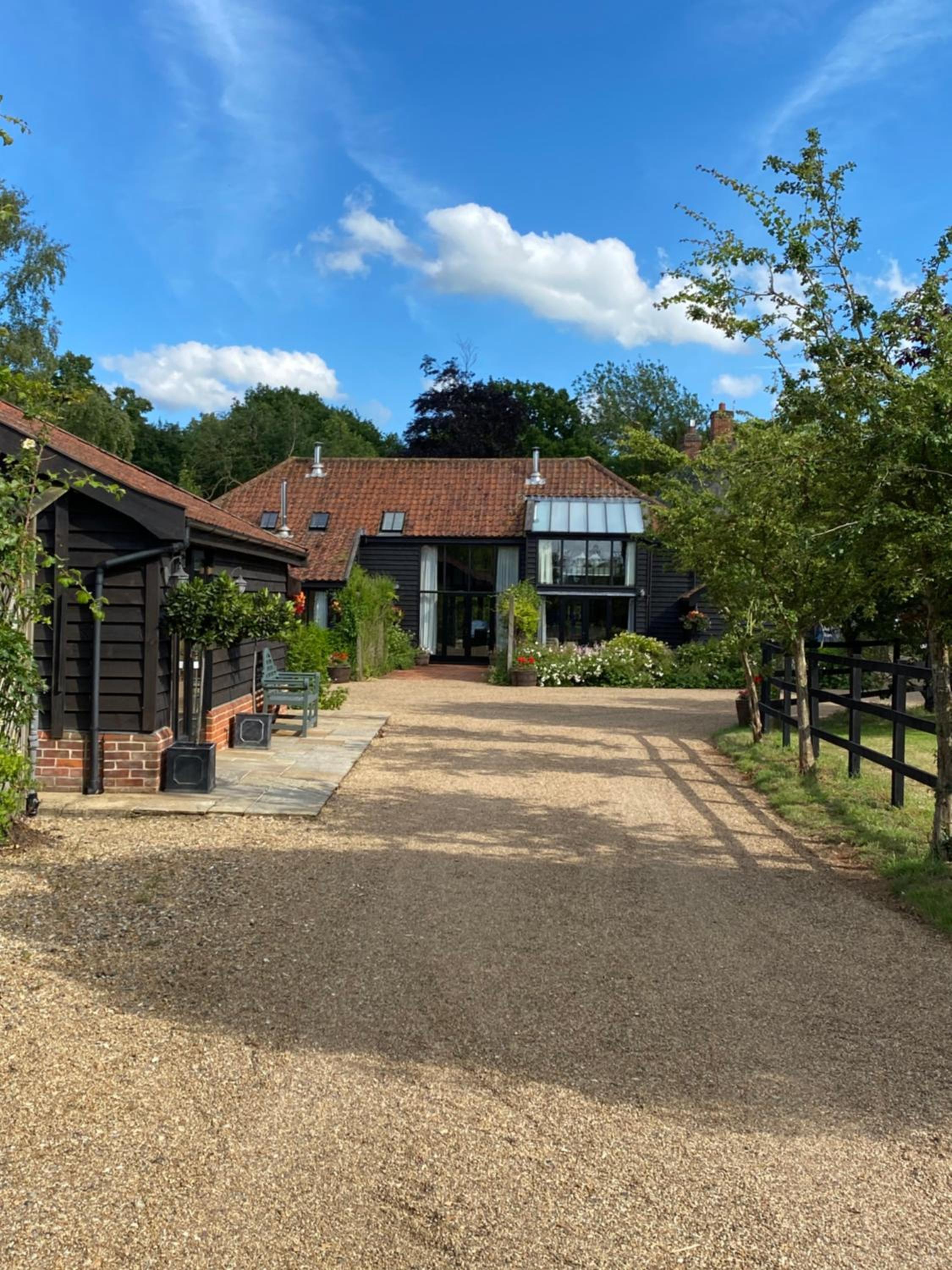 Brundish Suffolk Large 4-Bed Barn Stunning! view 3