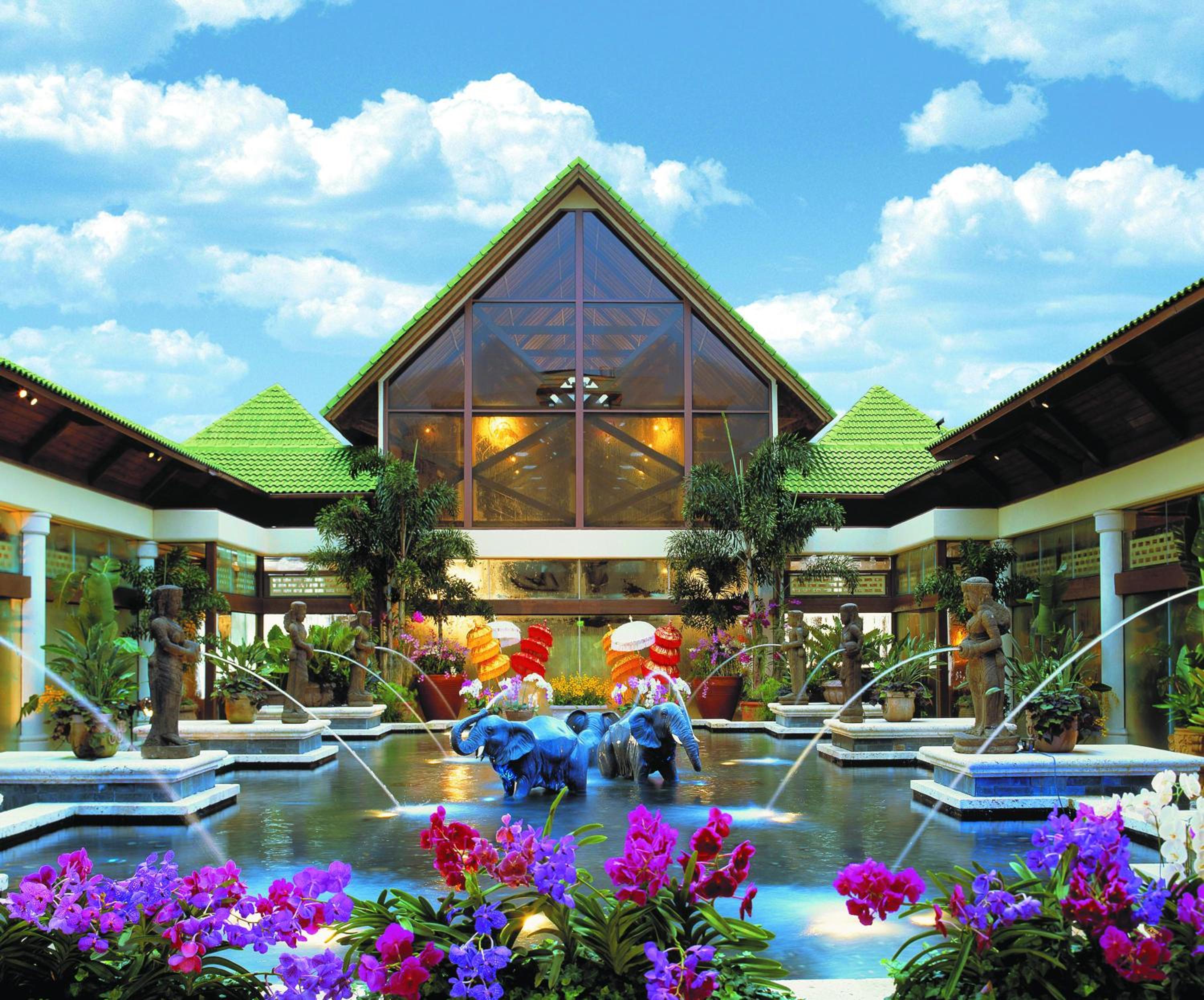 Universal's Loews Royal Pacific Resort