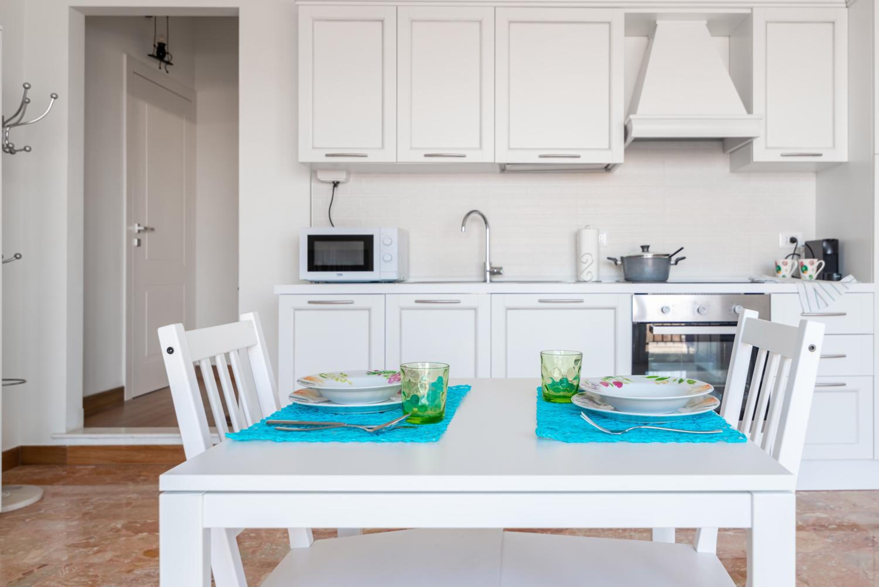 CITY CENTER - LUIGI&CAROLINA APARTMENTS - by Host4U view 4