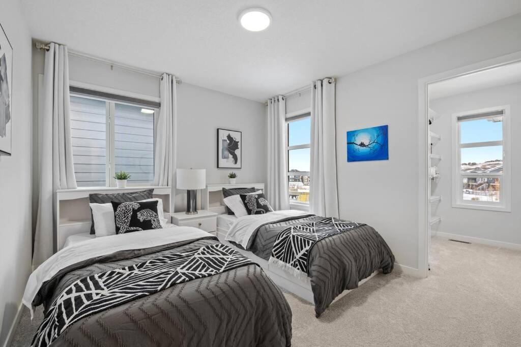 Luxury-4bed with AC-86