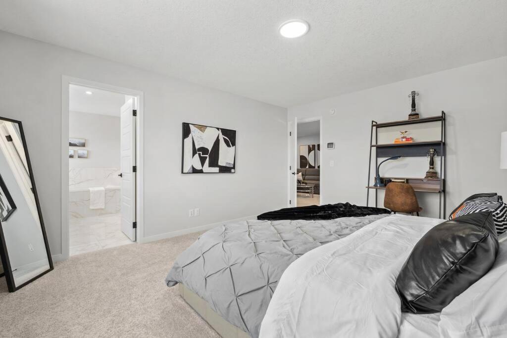 Luxury-4bed with AC-86