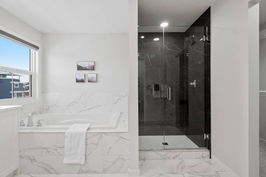 Luxury-4bed with AC-86