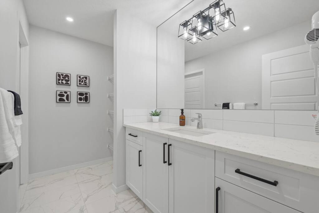 Luxury-4bed with AC-86