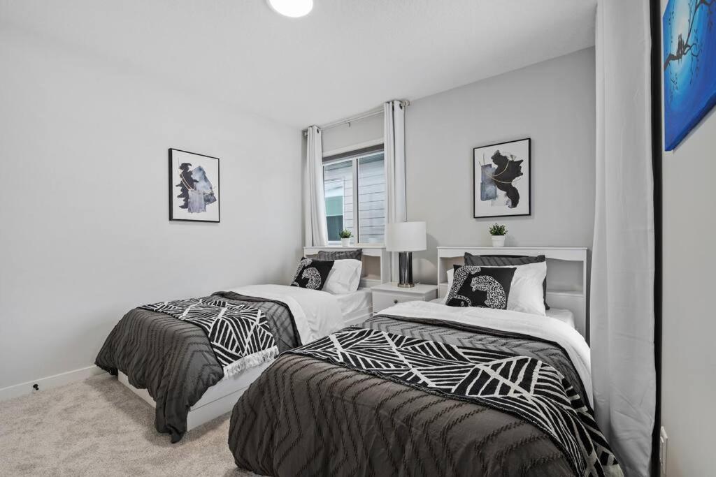 Luxury-4bed with AC-86