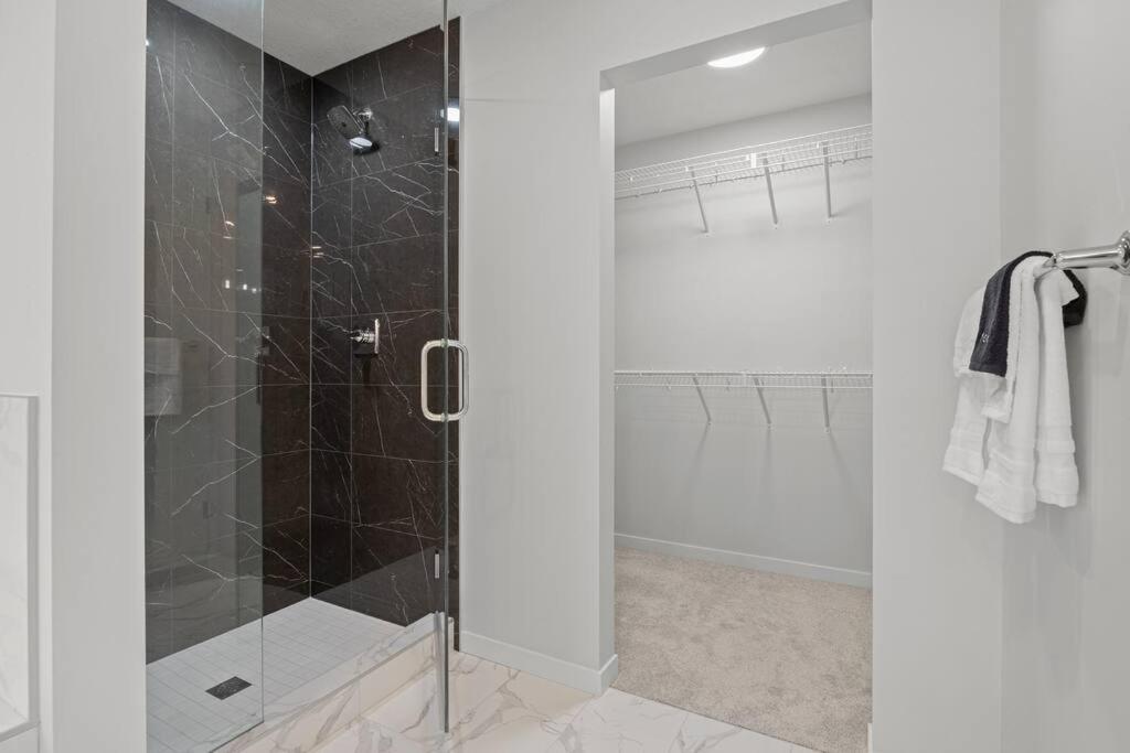 Luxury-4bed with AC-86