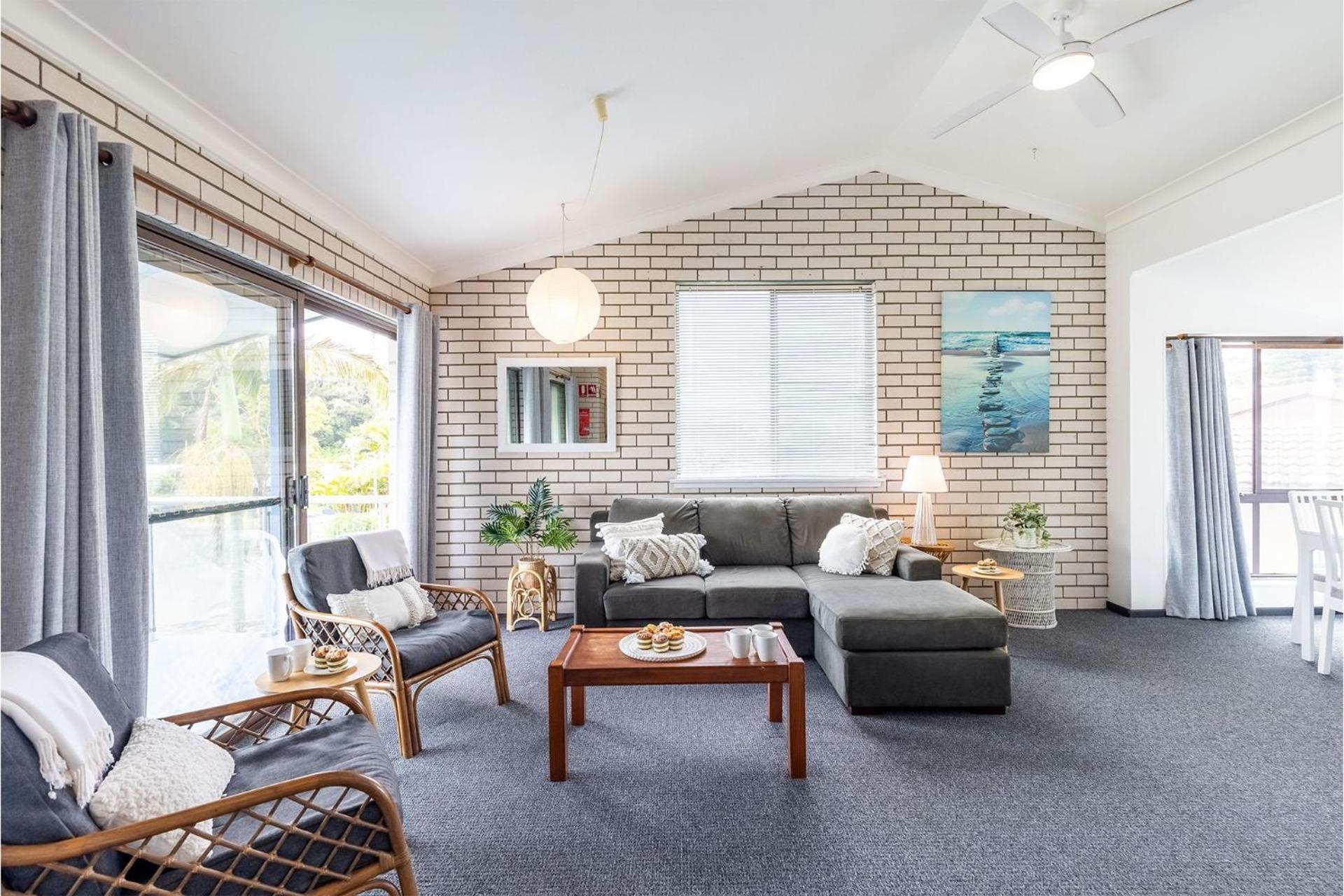 Villa Ellisa 5 10 Columbia Cl stunning unit with stunning views