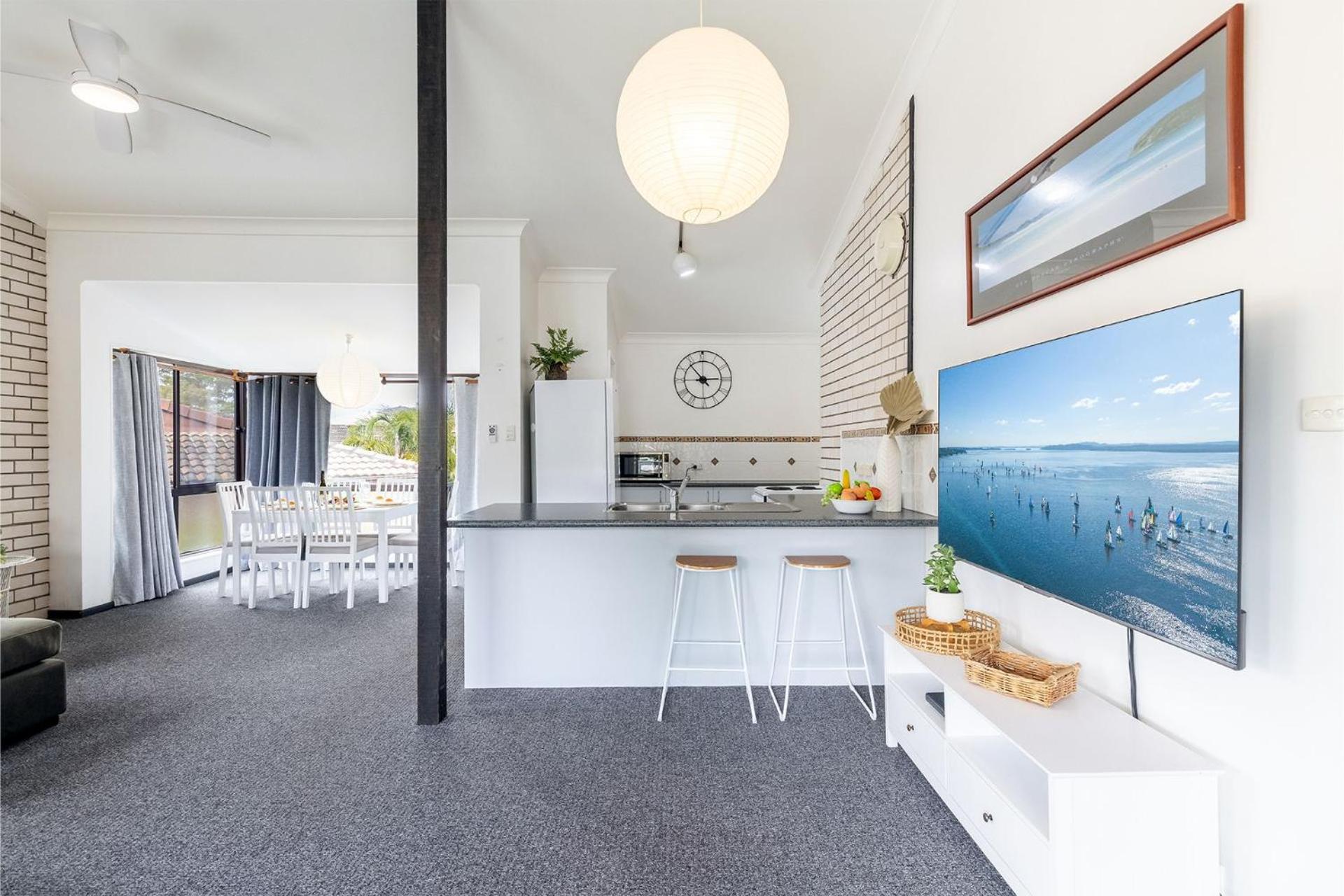 Villa Ellisa 5 10 Columbia Cl stunning unit with stunning views