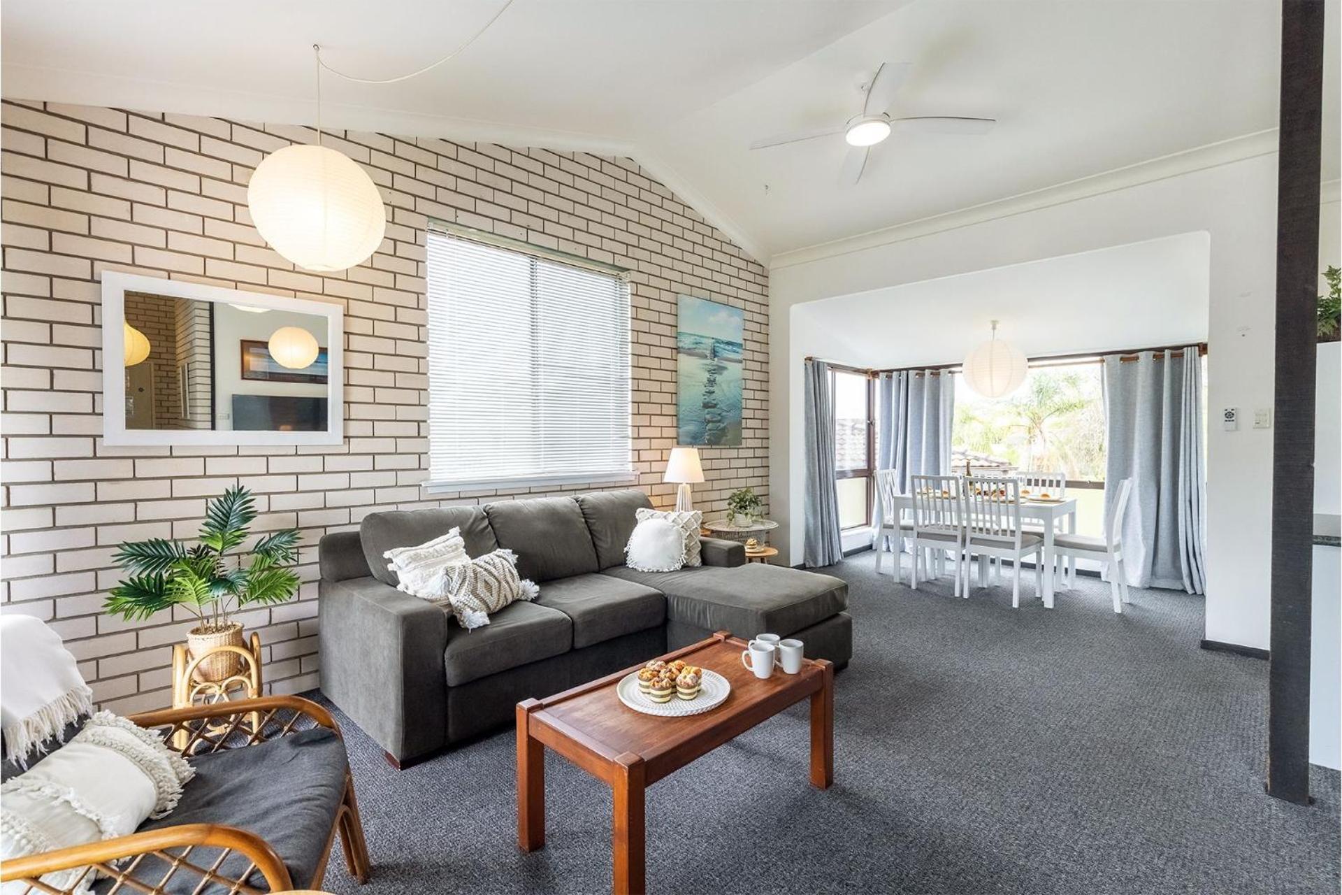 Villa Ellisa 5 10 Columbia Cl stunning unit with stunning views