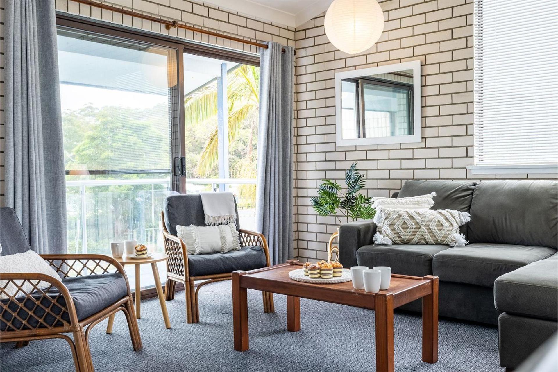 Villa Ellisa 5 10 Columbia Cl stunning unit with stunning views