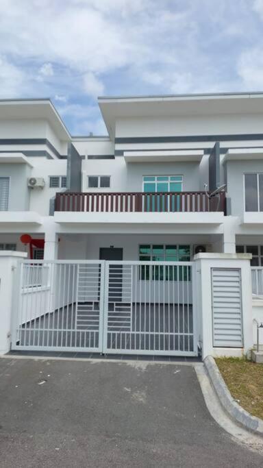 Desaru Nova Guest House with BBQ and Near Tanjung Balau Beach photo 4
