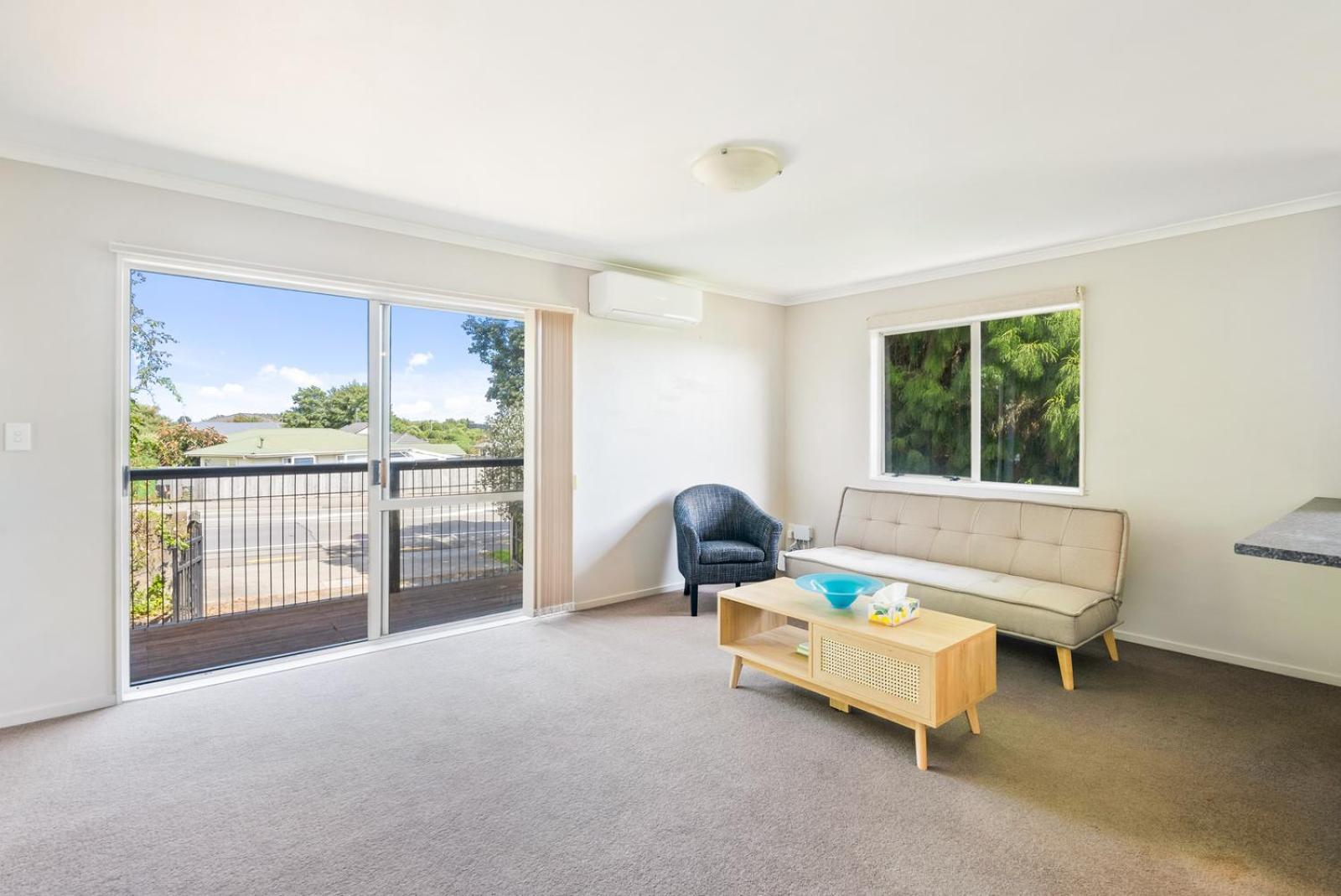 Bold Beauty - Paraparaumu Upstairs Holiday Unit view 5