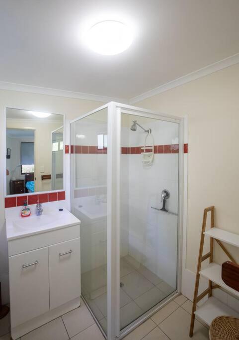Allamanda Cottage - close to beach - pet friendly