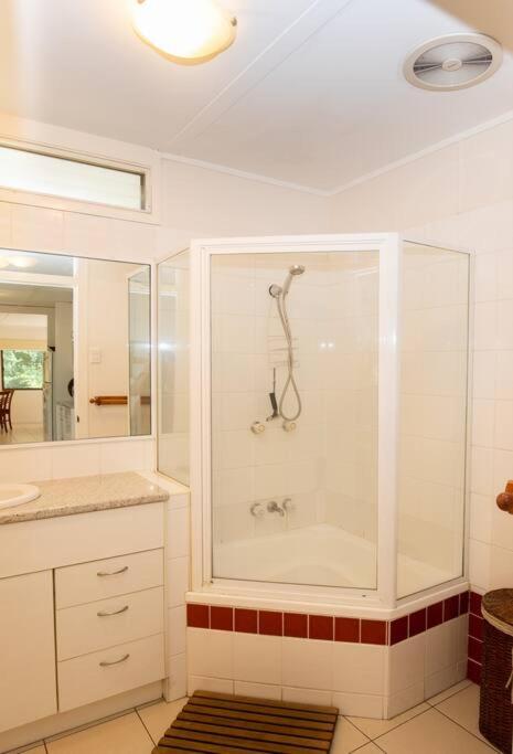 Allamanda Cottage - close to beach - pet friendly