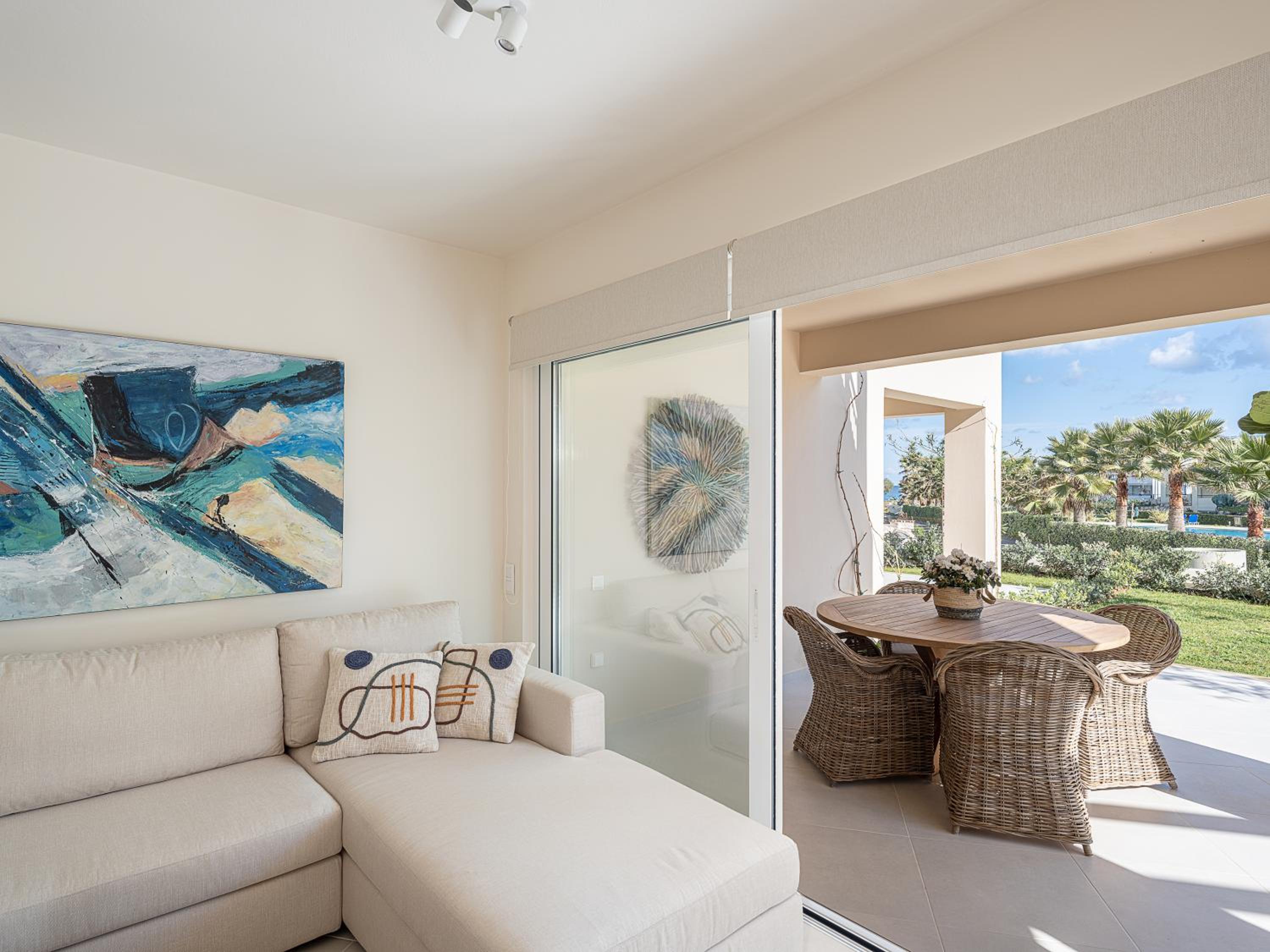Calmaliving Seaside apartments with pool