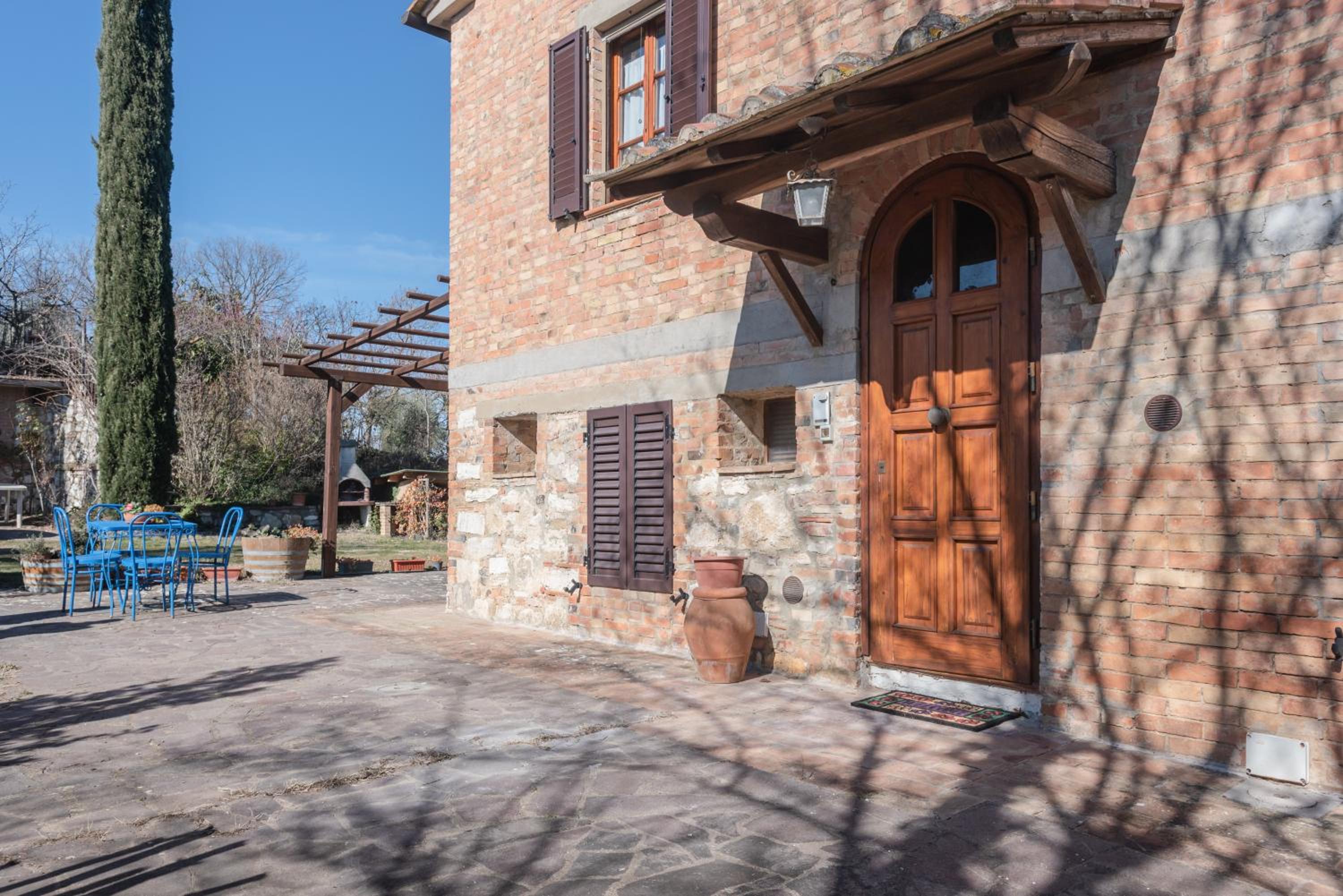 GuestHost - Lovely Cottage with Parking & Garden view 2