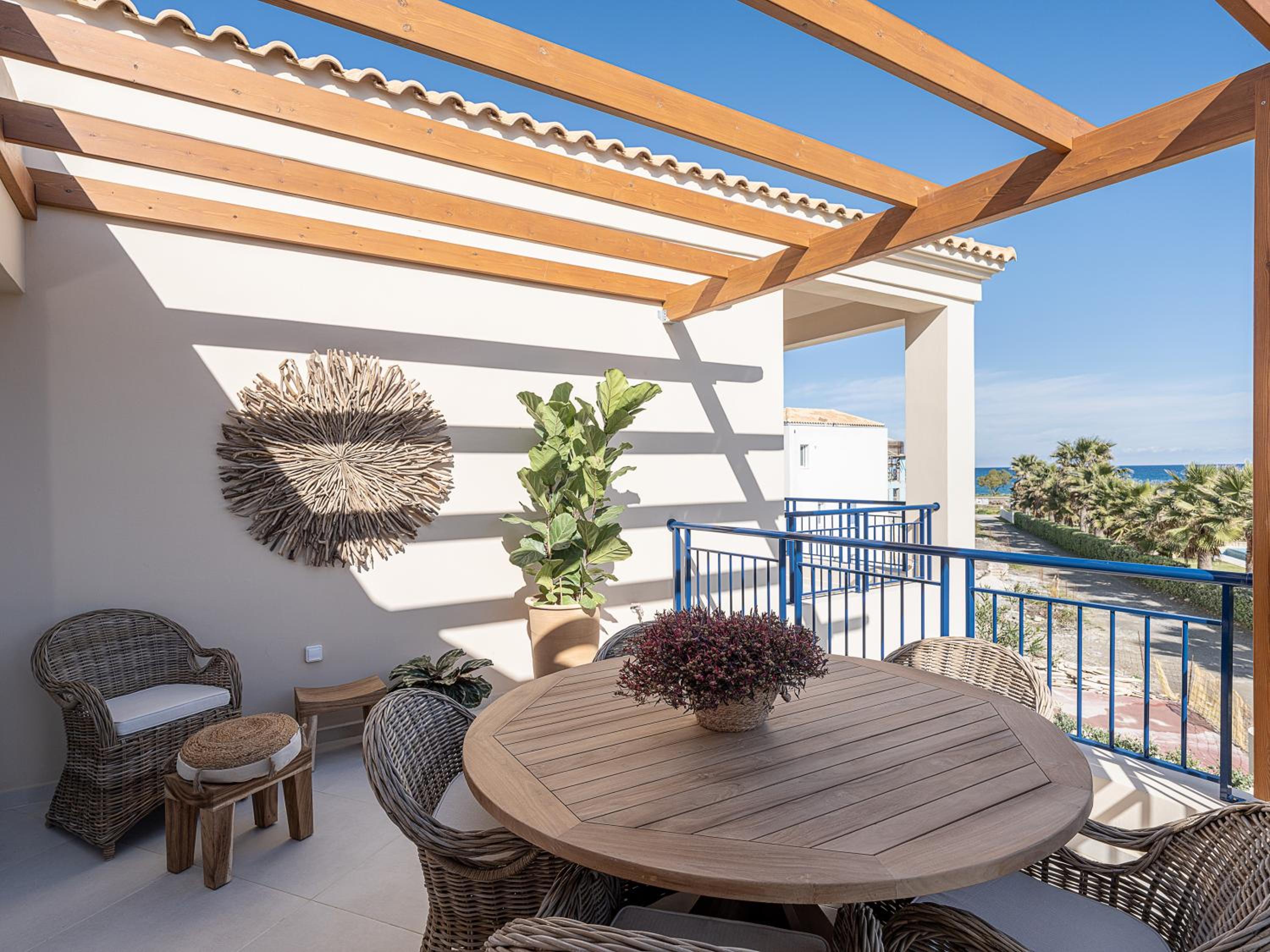 Calmaliving Seaside apartments with pool