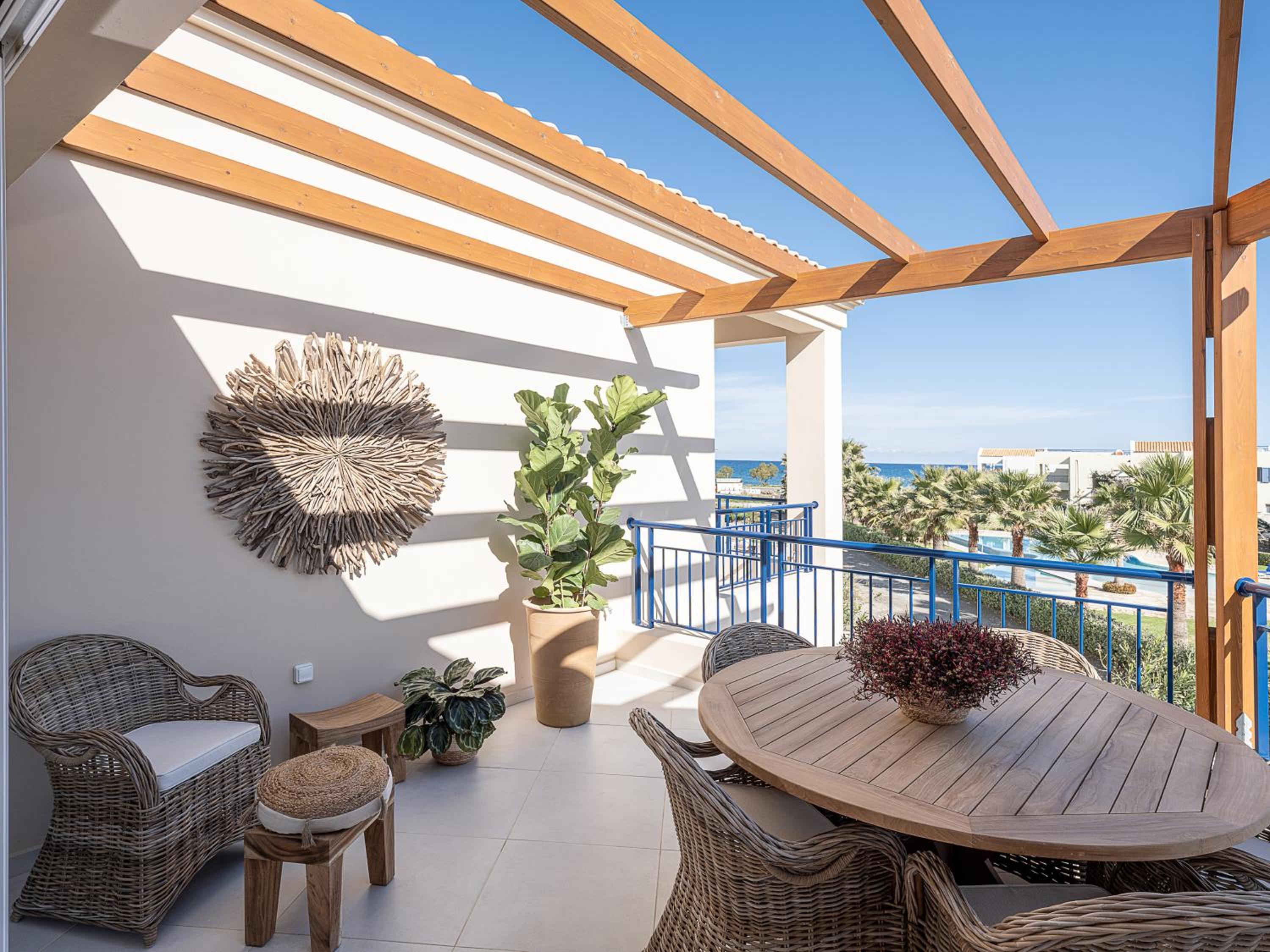 Calmaliving Seaside apartments with pool
