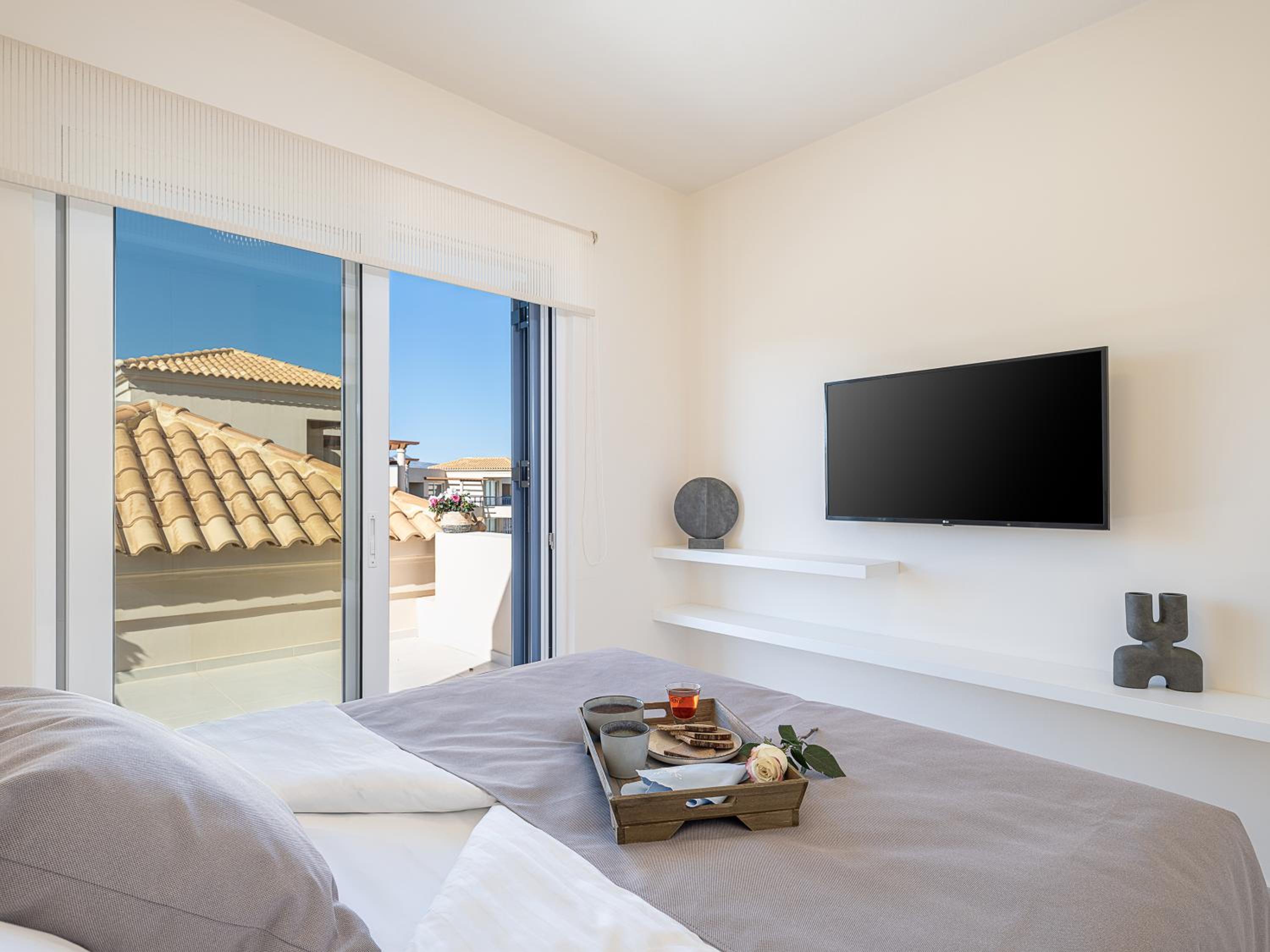 Calmaliving Seaside apartments with pool