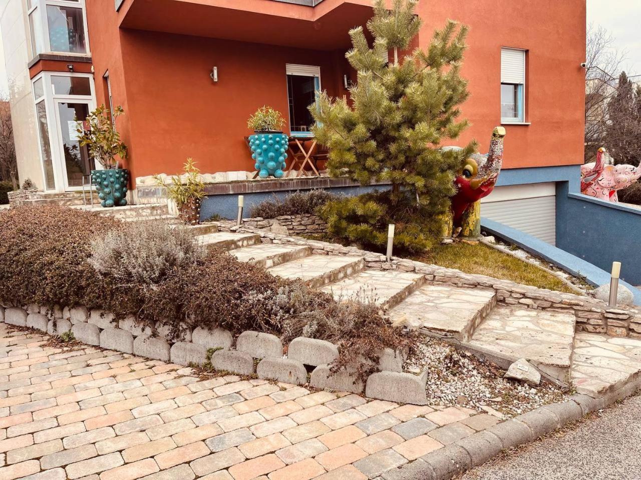 RoseHill Garden Family Villa with a Great Budapest View