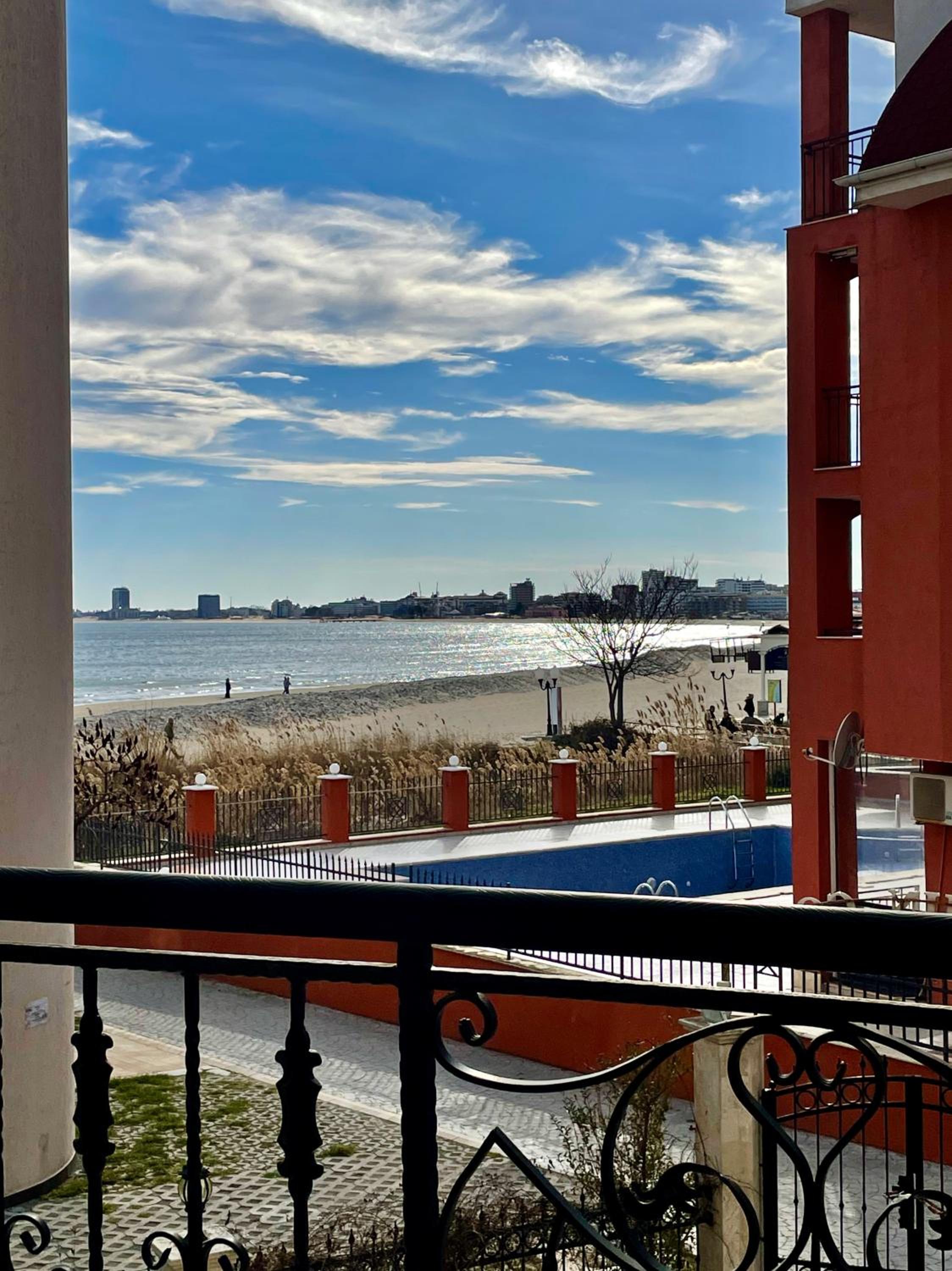 Luxurious 2 BR Appt at the Black Sea Coast