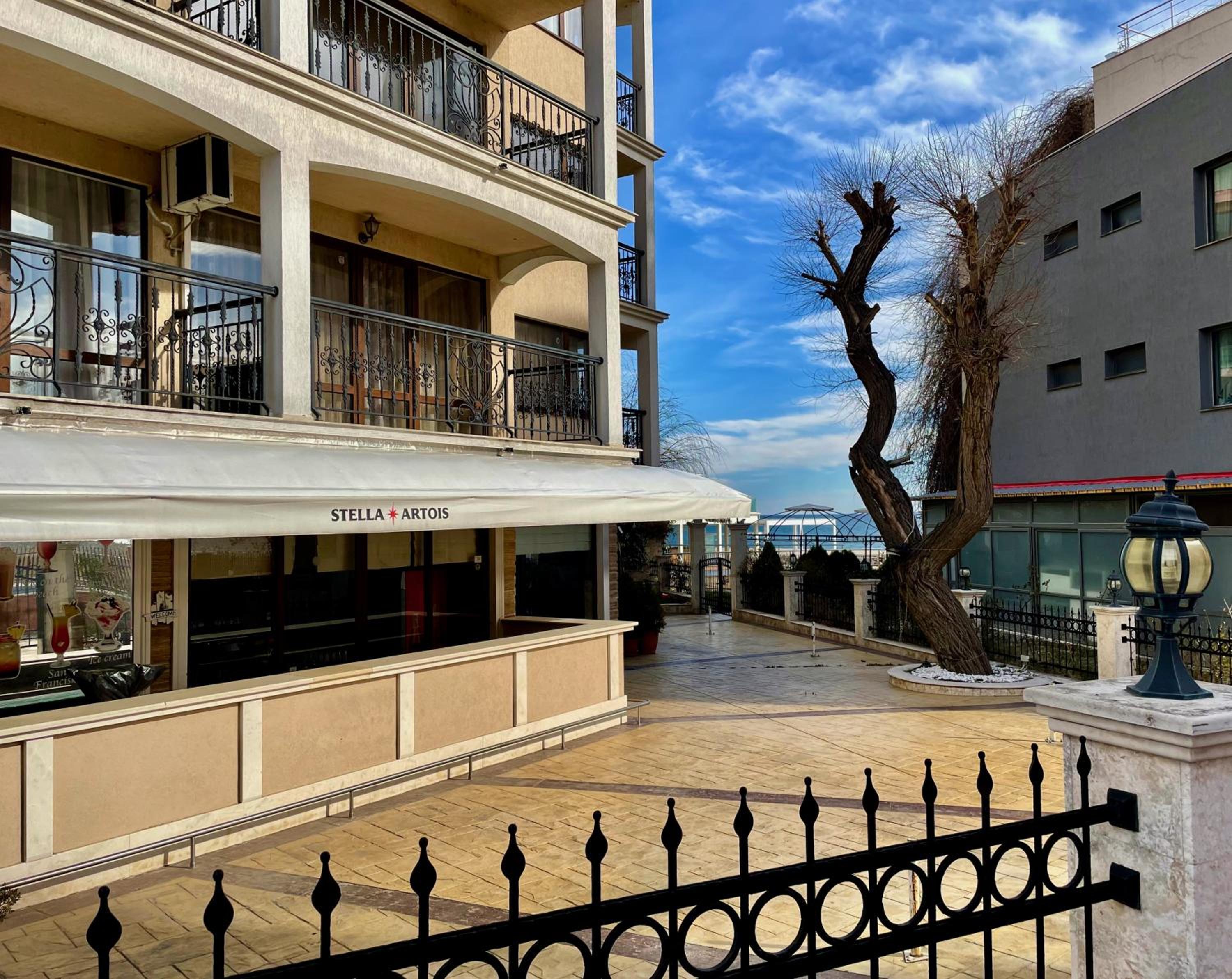 Luxurious 2 BR Appt at the Black Sea Coast