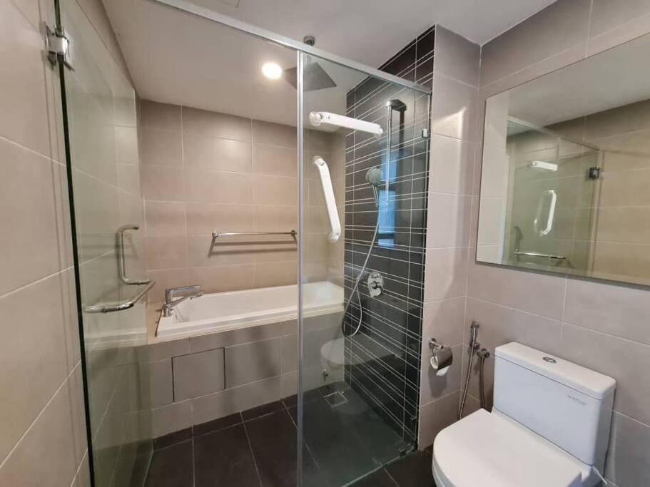 2 bedder Seaview condo with Wifi near Legoland for 6 pax