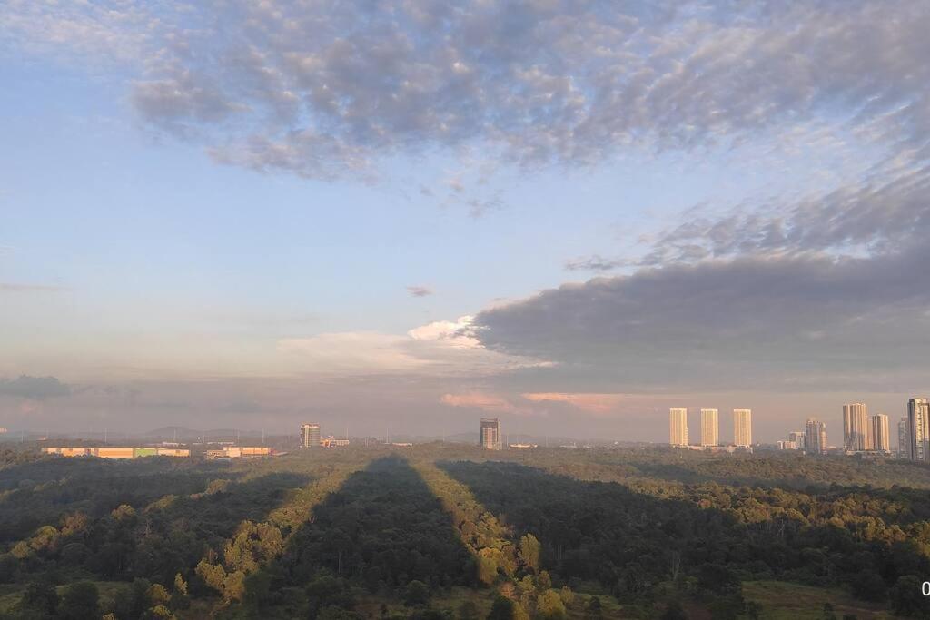 2 bedder Seaview condo with Wifi near Legoland for 6 pax photo 3