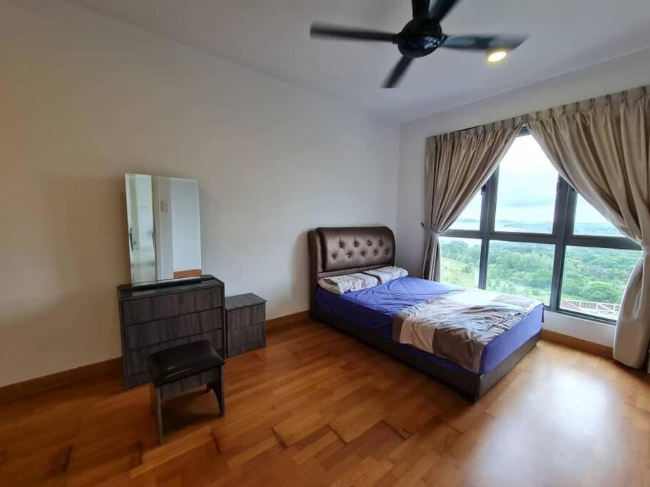 2 bedder Seaview condo with Wifi near Legoland for 6 pax