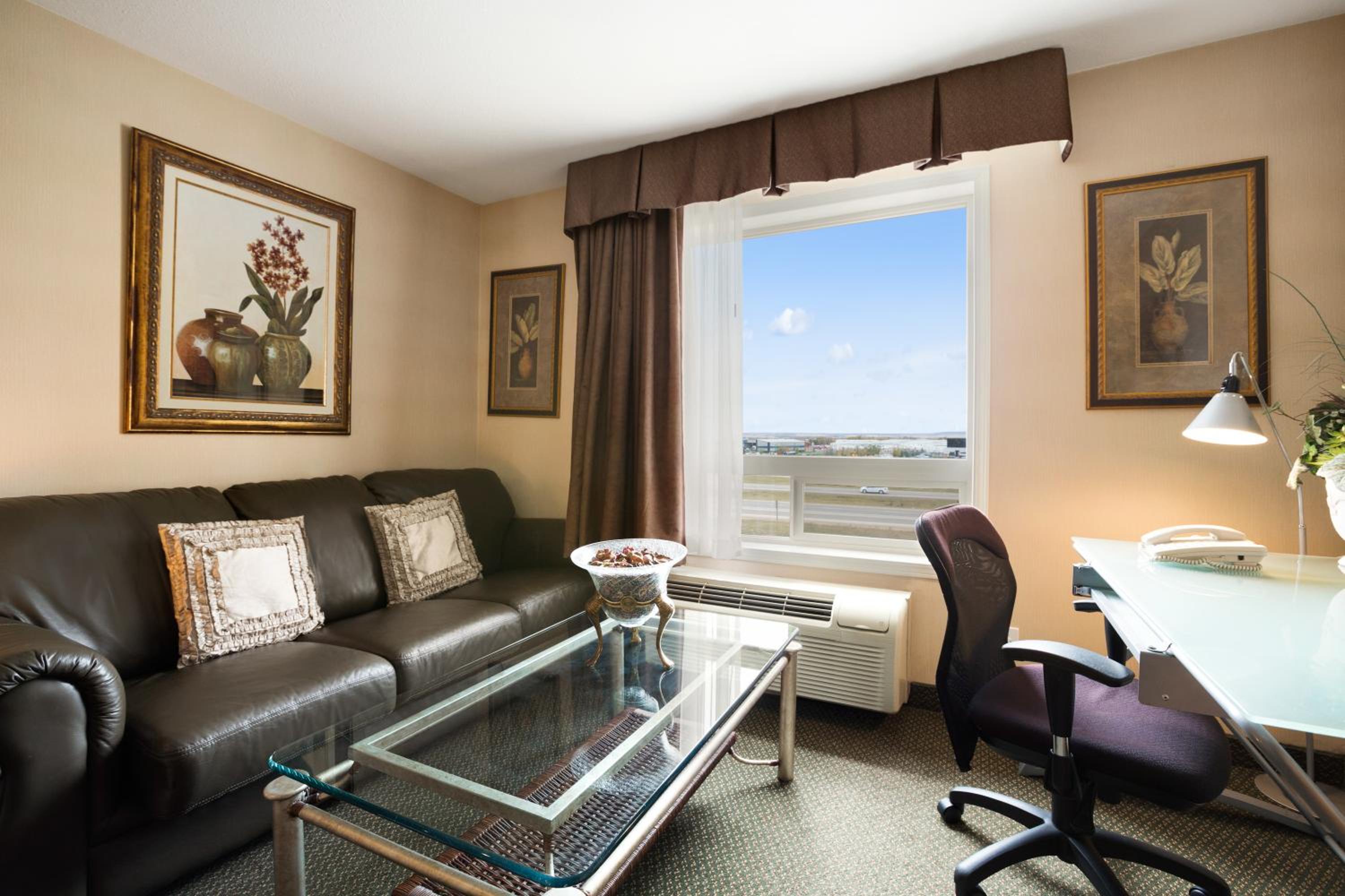 Ramada by Wyndham Clairmont/Grande Prairie