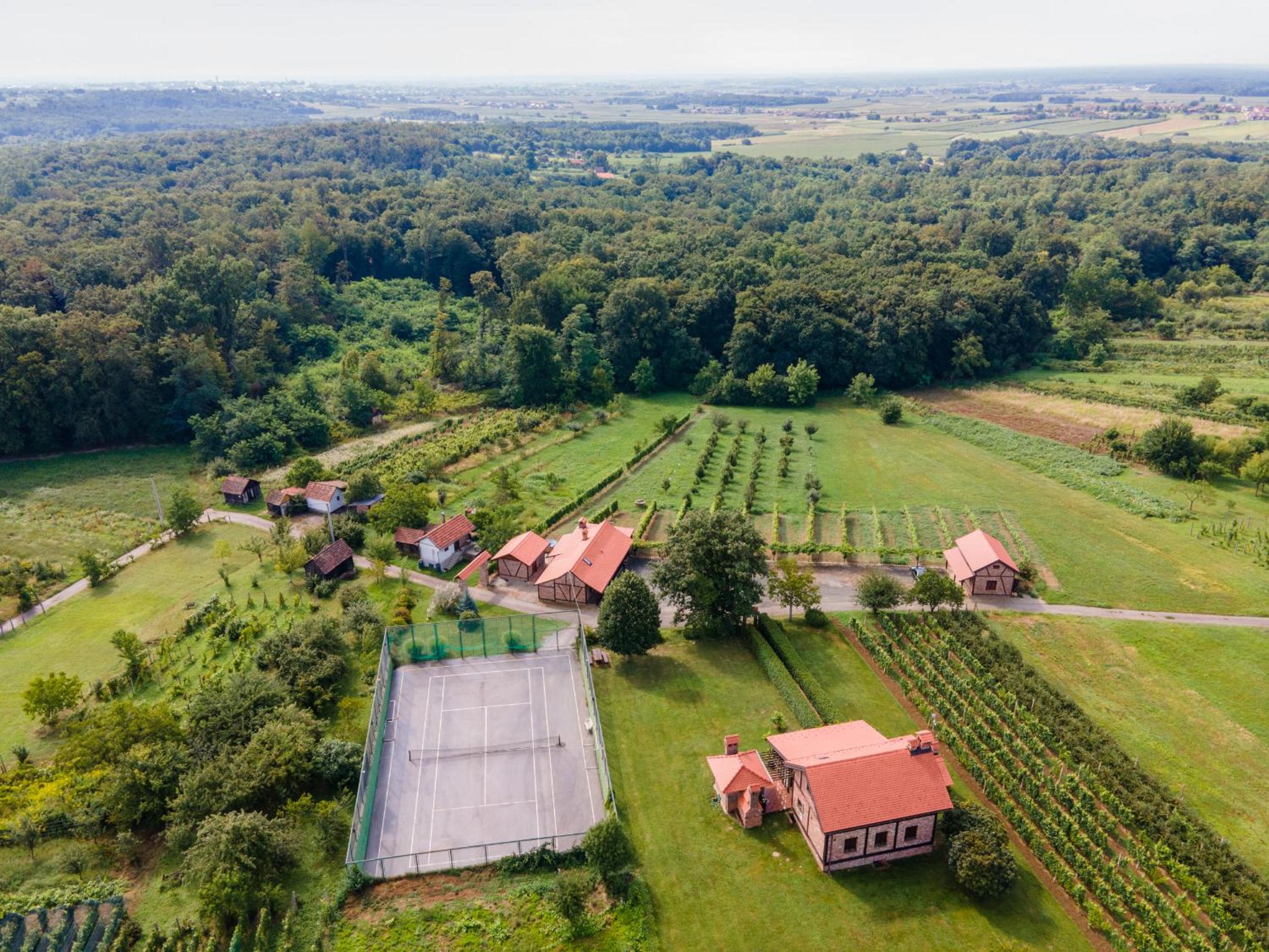 VAL HILLS Rural Holiday House view 2