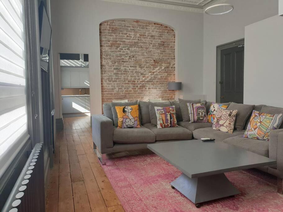 22 Stunning Large Loft - Great Location - Free Onsite Parking - Garden View- Quiet