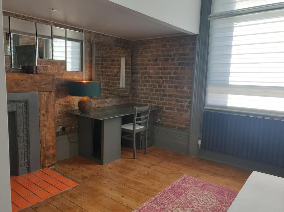 22 Stunning Large Loft - Great Location - Free Onsite Parking - Garden View- Quiet