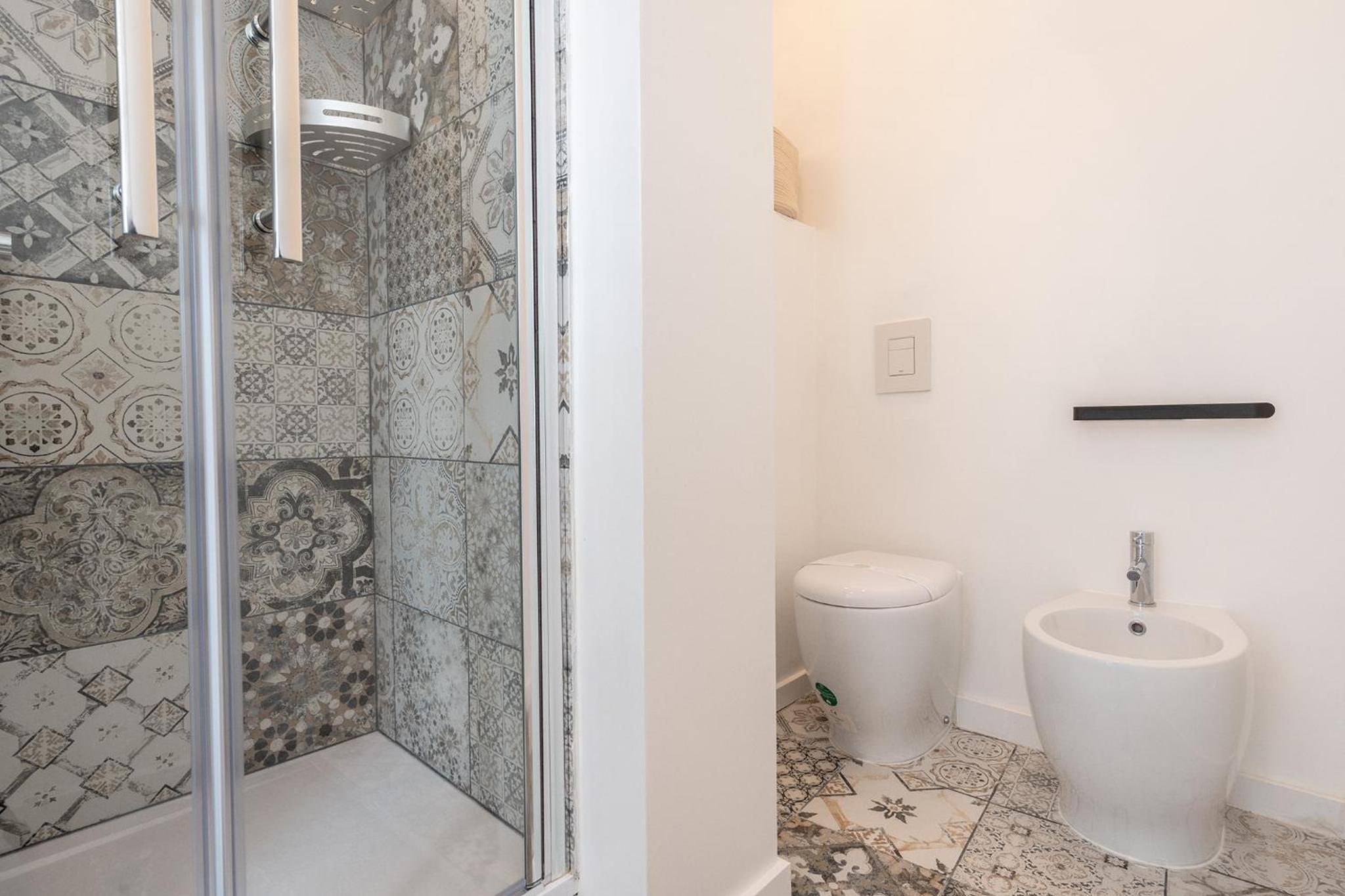 Annamaria - Central Station Charming accommodation en Bari — bathroom