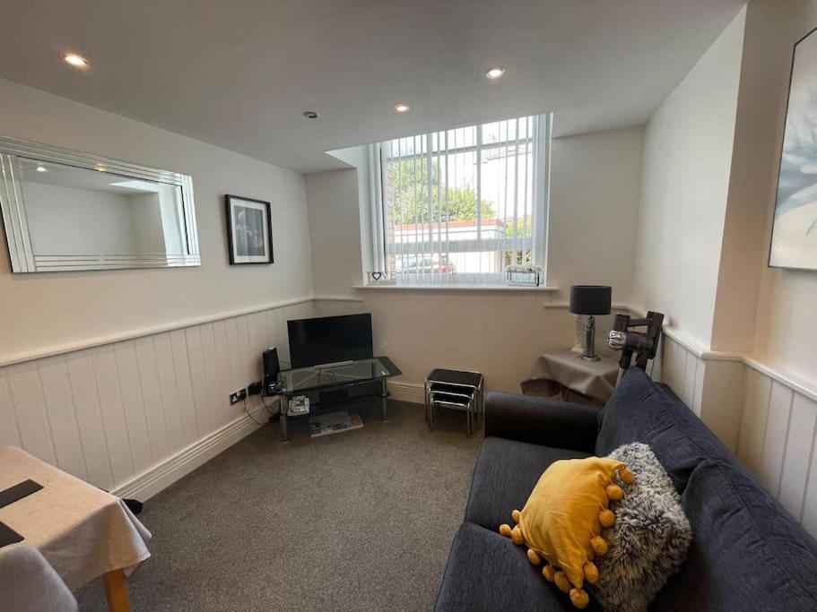 SUPER Duplex Central City Apt FREE PRIVATE parking view 2